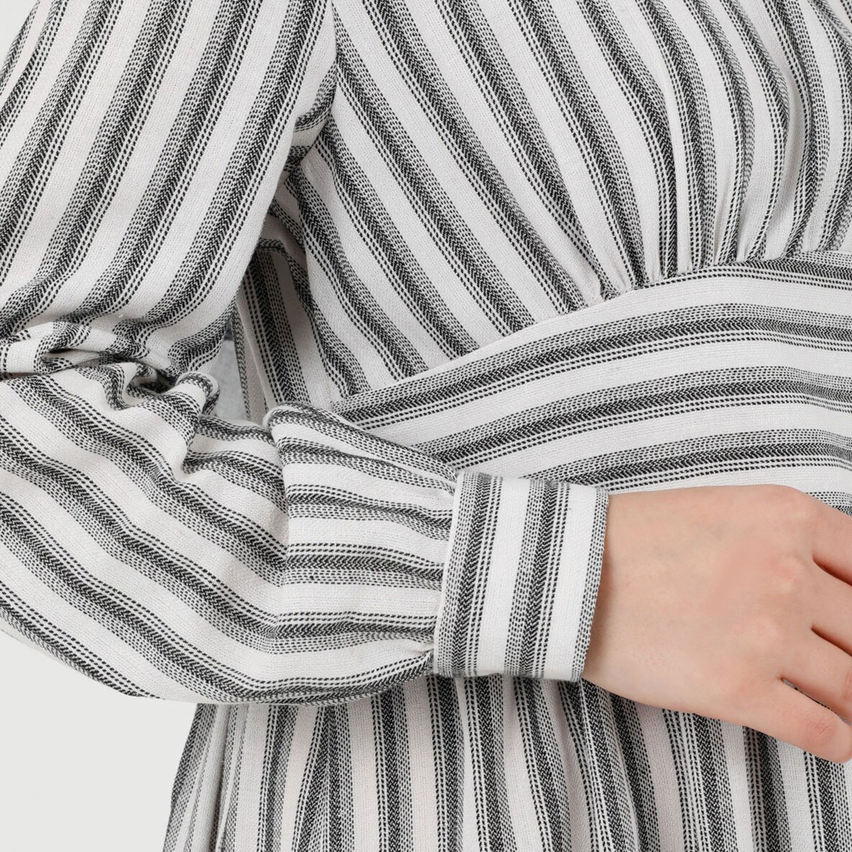 Modanisa Women Black Striped Collared Neck Buttoned Jalabiya-women-clothing-dresses-image-5