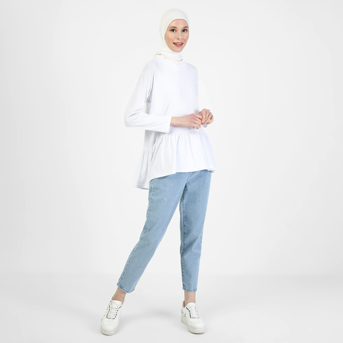 Modanisa Women White Solid Crew Neck Ruffled Hem Tunic-women-clothing-shirtsandblouses-blouses-image-3
