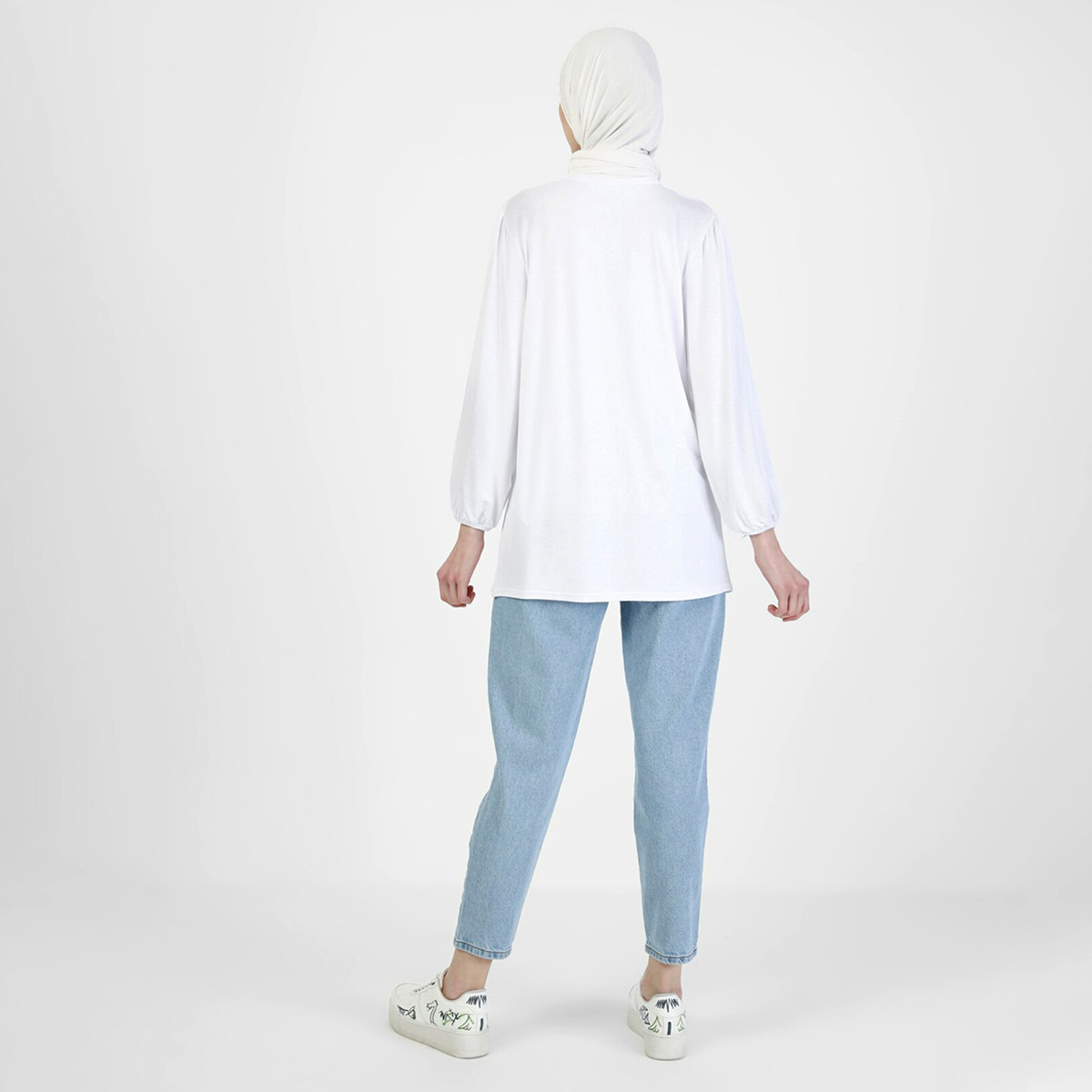 Modanisa Women White Solid Crew Neck Tunic-women-clothing-shirtsandblouses-blouses-image-2