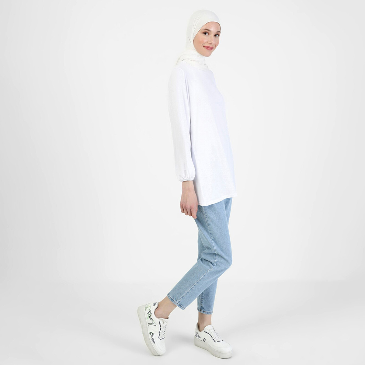 Modanisa Women White Solid Crew Neck Tunic-women-clothing-shirtsandblouses-blouses-image-3