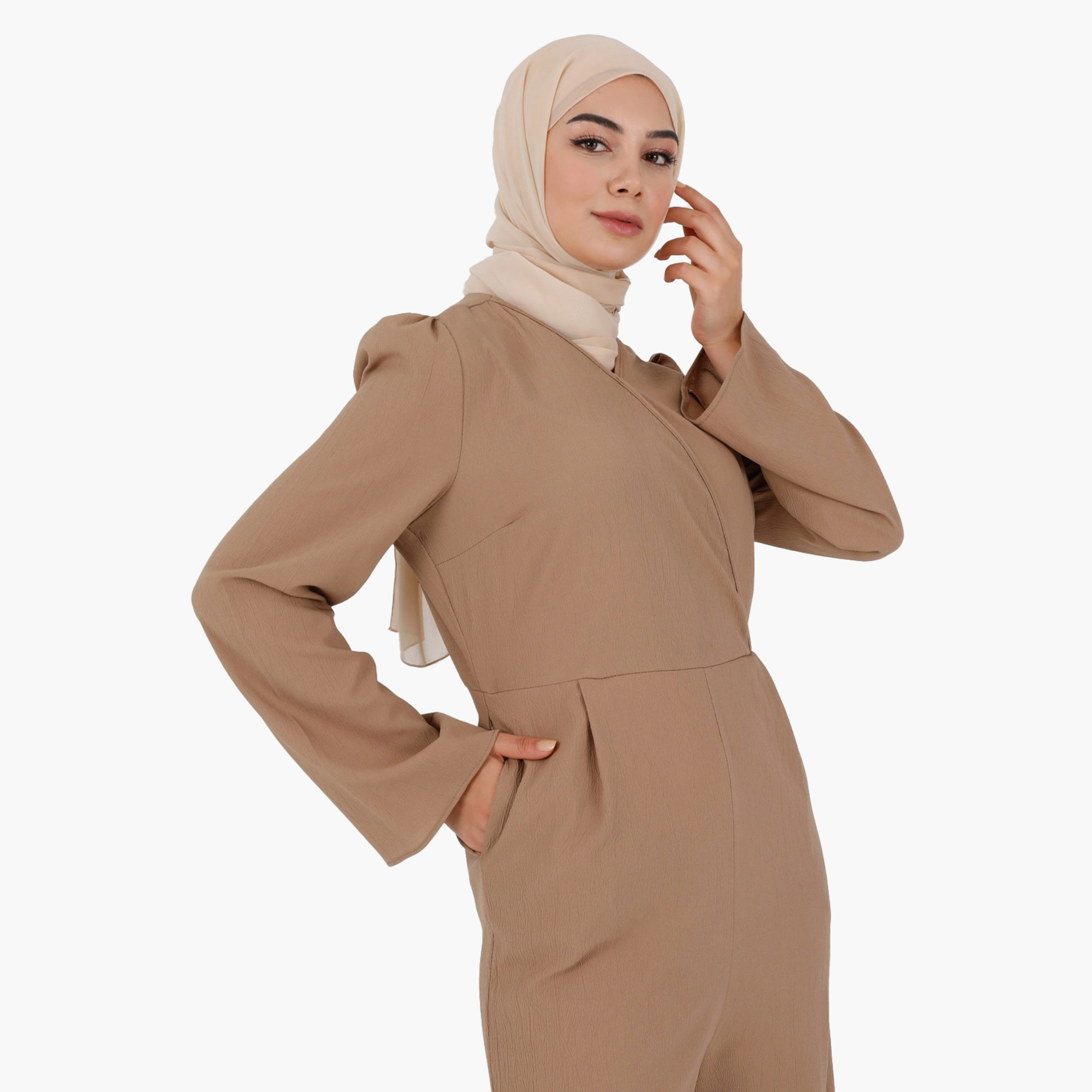 بذلة جمبسوت سادة بياقة على شكلV مع سحاب خلفي للإغلاق من مودانيشا-women-clothing-dresses-image-3