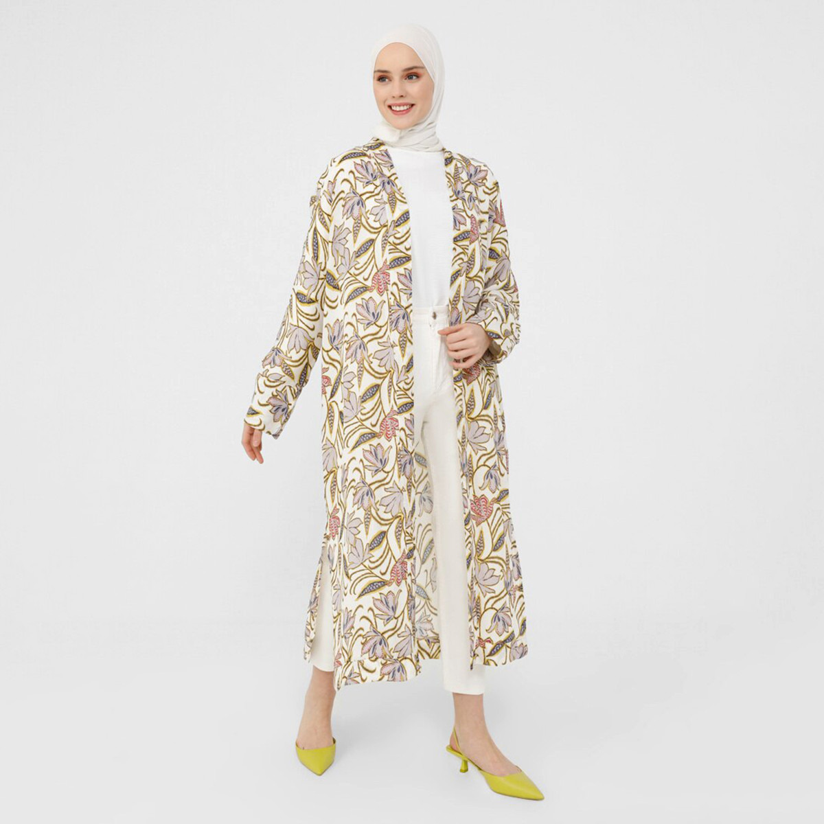 عباية نسائية من مودانيسا صفراء مفتوحة من الأمام مطبوعة بالورود مع حزام برباط-women-arabicclothing-abayas-image-2