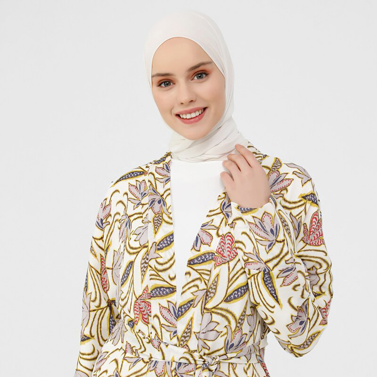 عباية نسائية من مودانيسا صفراء مفتوحة من الأمام مطبوعة بالورود مع حزام برباط-women-arabicclothing-abayas-image-3