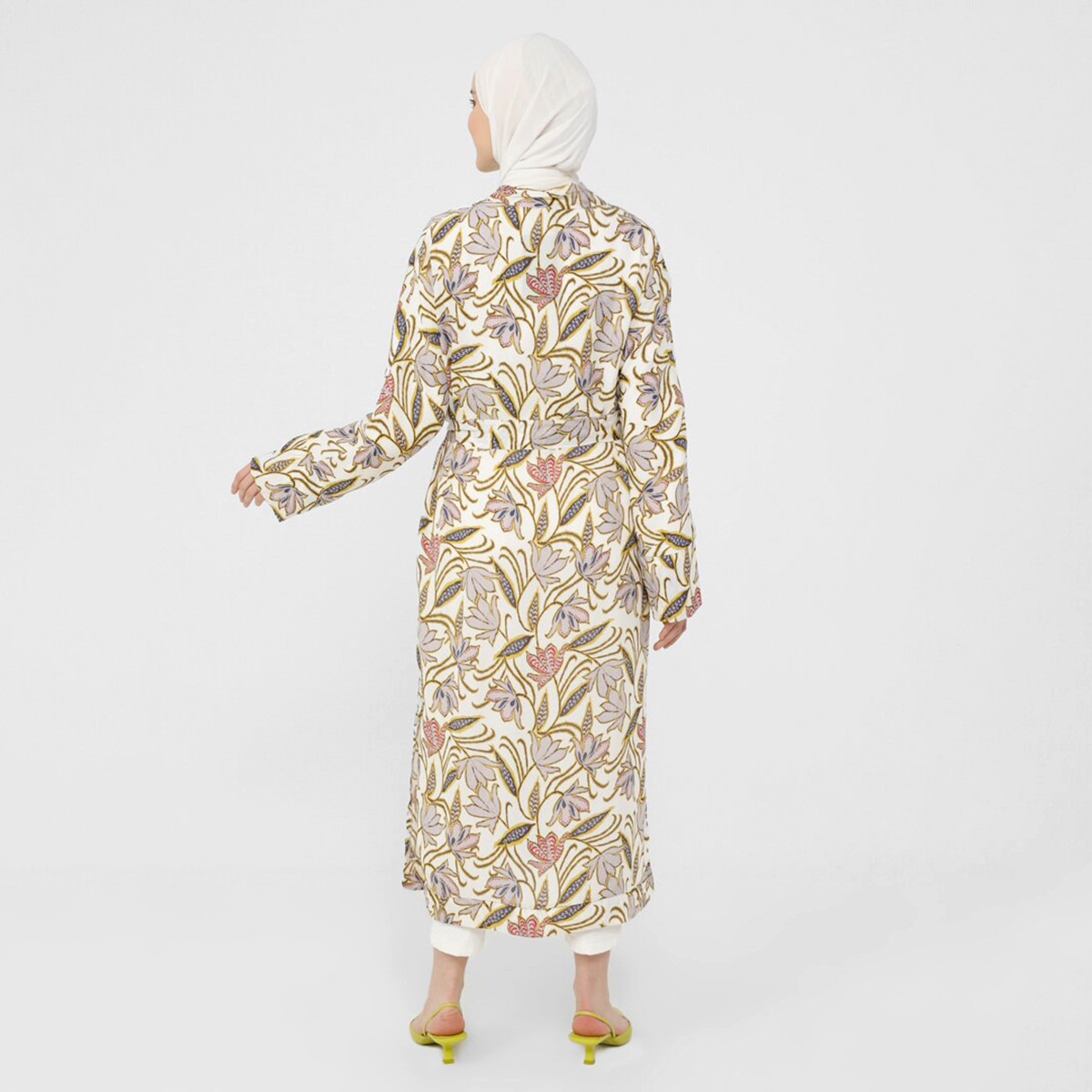 عباية نسائية من مودانيسا صفراء مفتوحة من الأمام مطبوعة بالورود مع حزام برباط-women-arabicclothing-abayas-image-5
