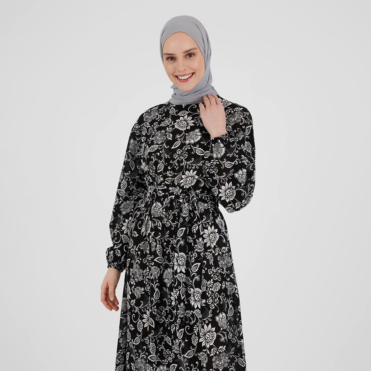 Modanisa Women Black Floral Crew Neck Tie Belt Jalabiya-women-clothing-dresses-image-4