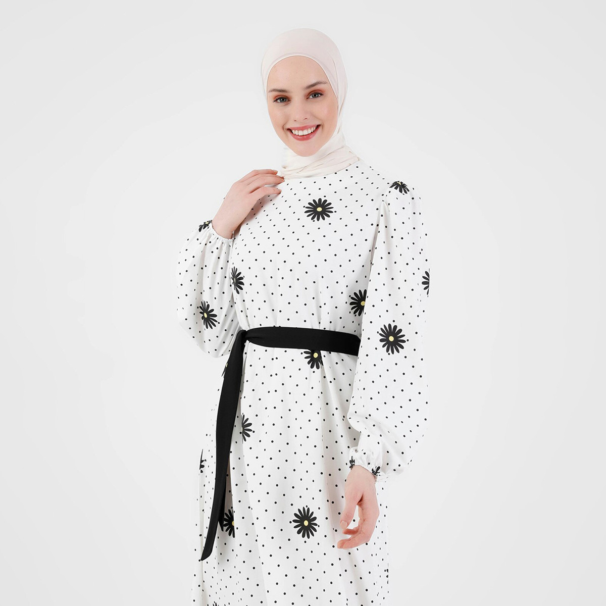 جلابية مودانيسا نسائية سادة بیضاء مع بولكا دوت بحزام ربط و ياقة دائریة-women-clothing-dresses-image-4