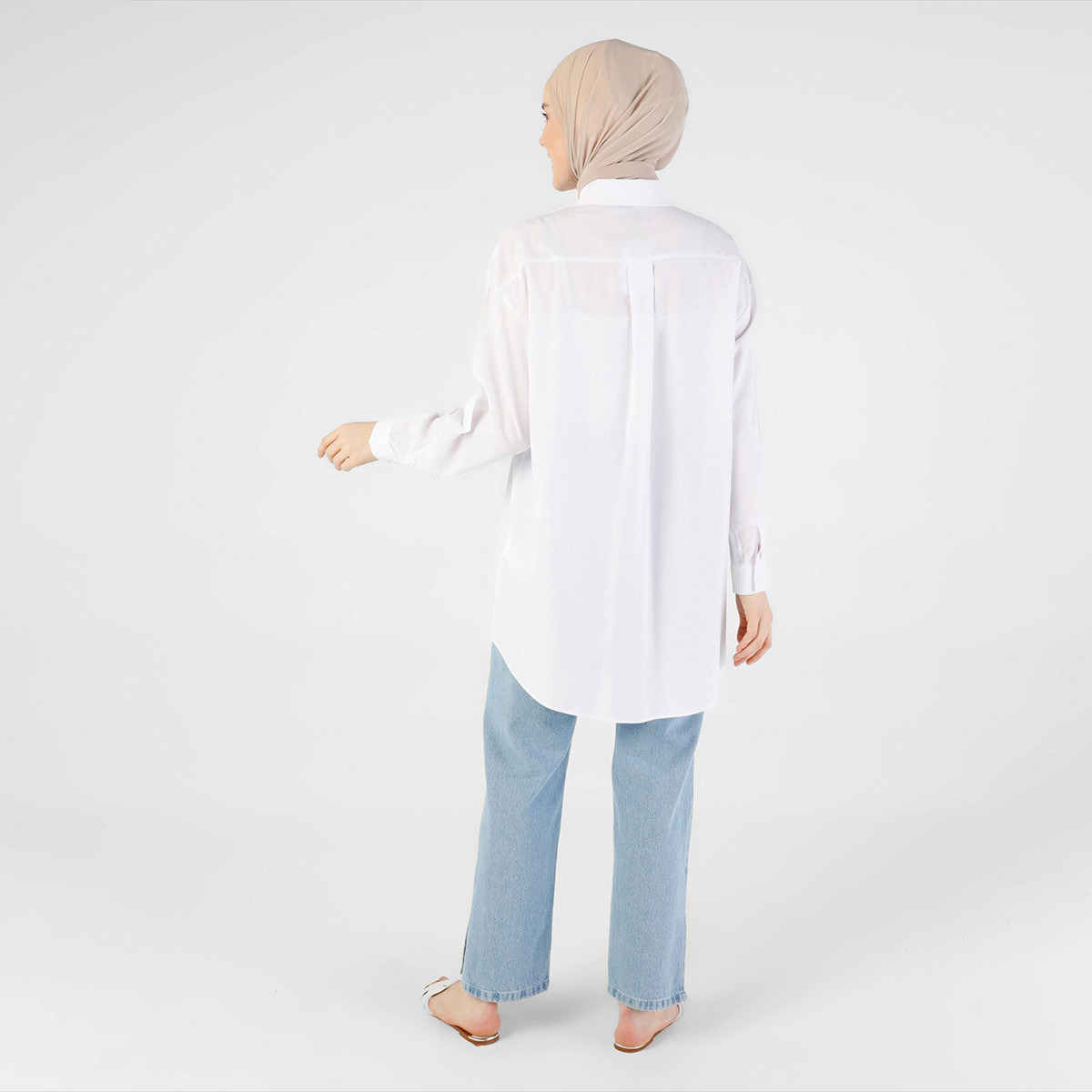 Modanisa Women White Solid Collared Neck Buttoned Tunic-women-clothing-shirtsandblouses-blouses-image-6