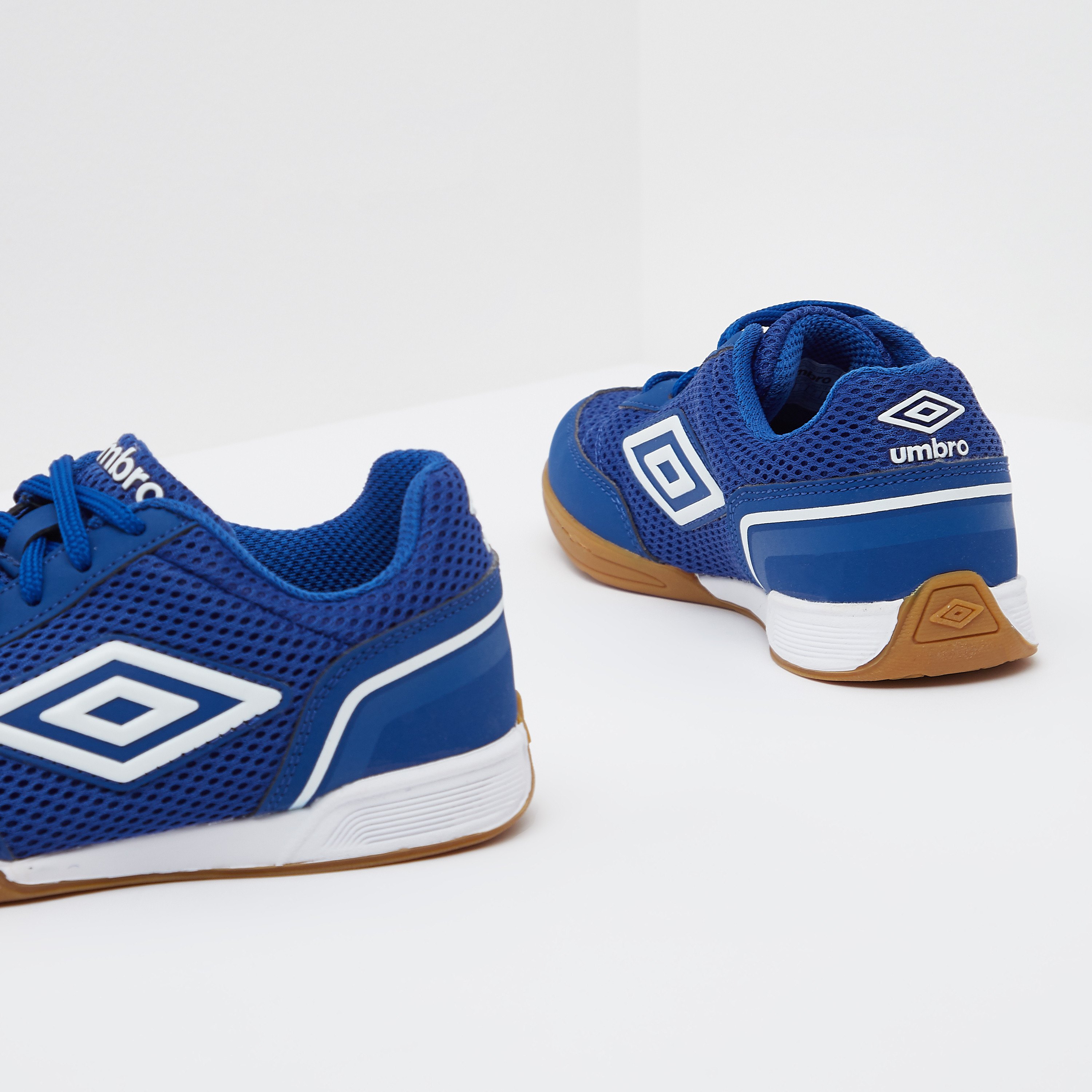 Umbro floaters sale