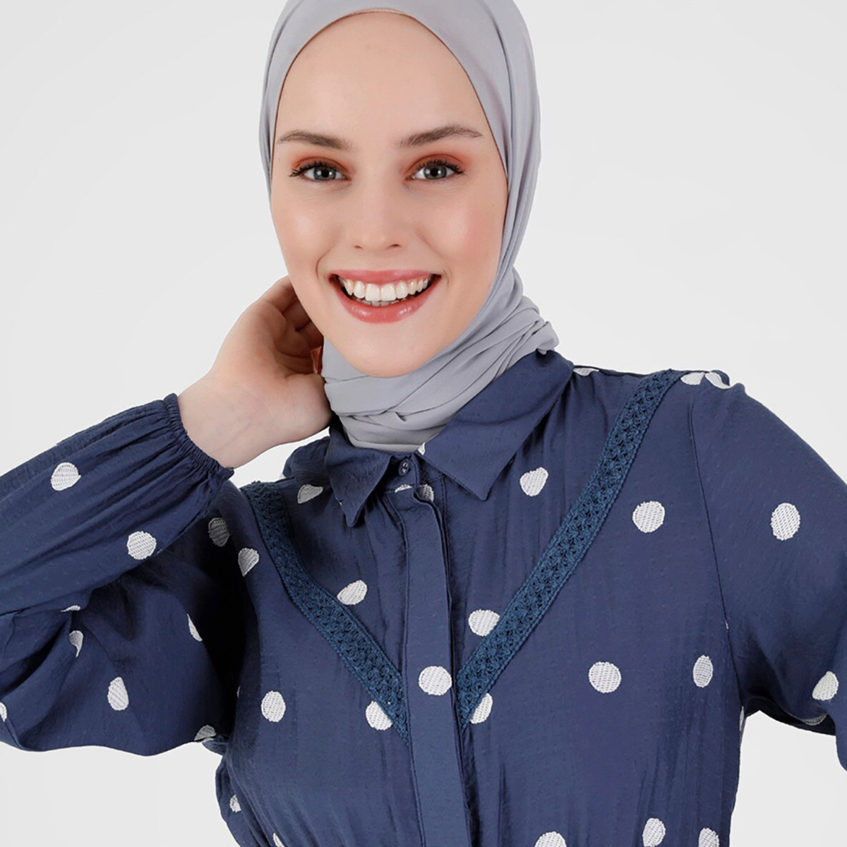 فستان مودانيسا نسائي ازرق مع بولكا دوت بحزام رقبة مع زر مخفي من بلاكيت-women-clothing-dresses-image-3