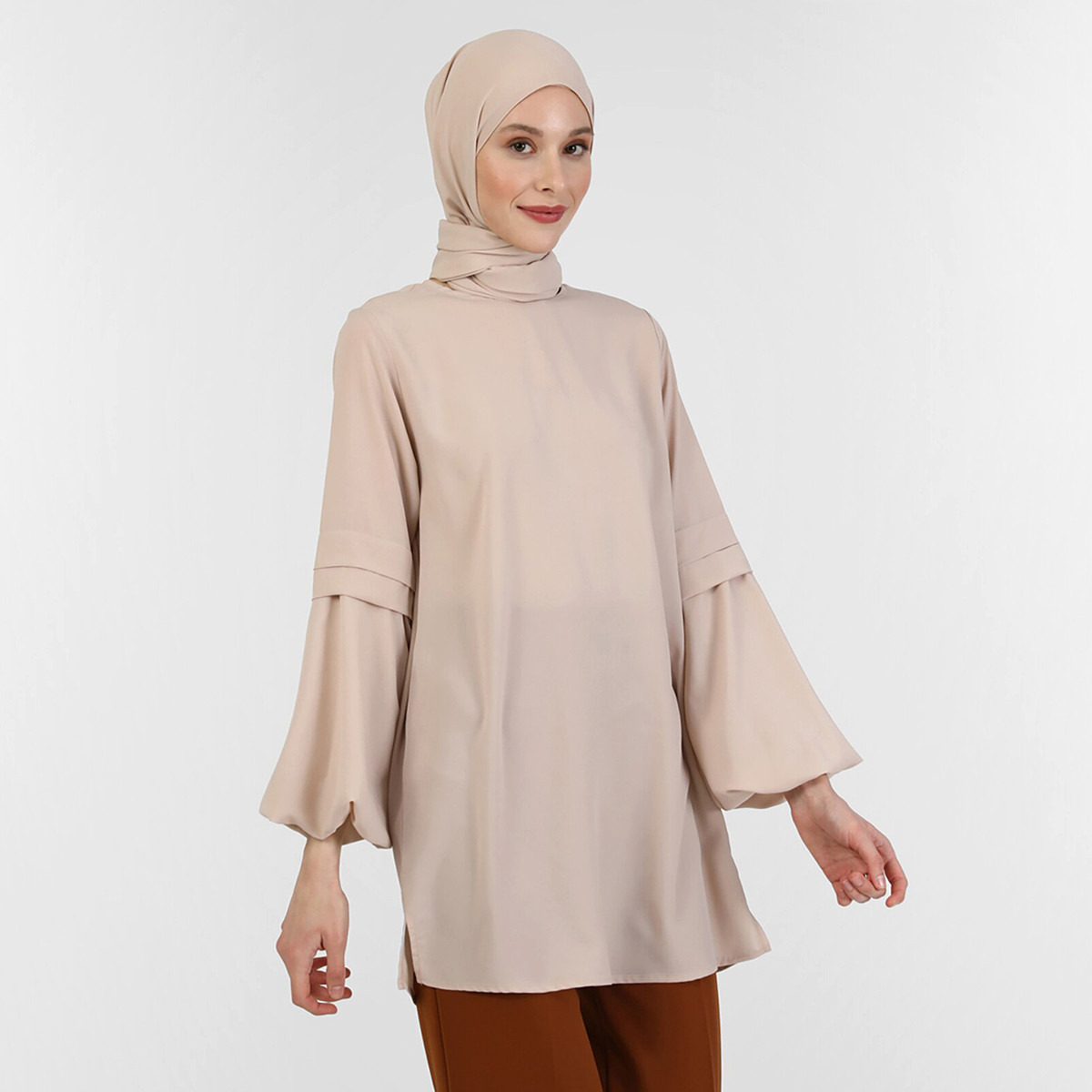 تونيك نسائي من مودانيسا بلون بيج سادة برقبة دائرية-women-clothing-shirtsandblouses-blouses-image-1
