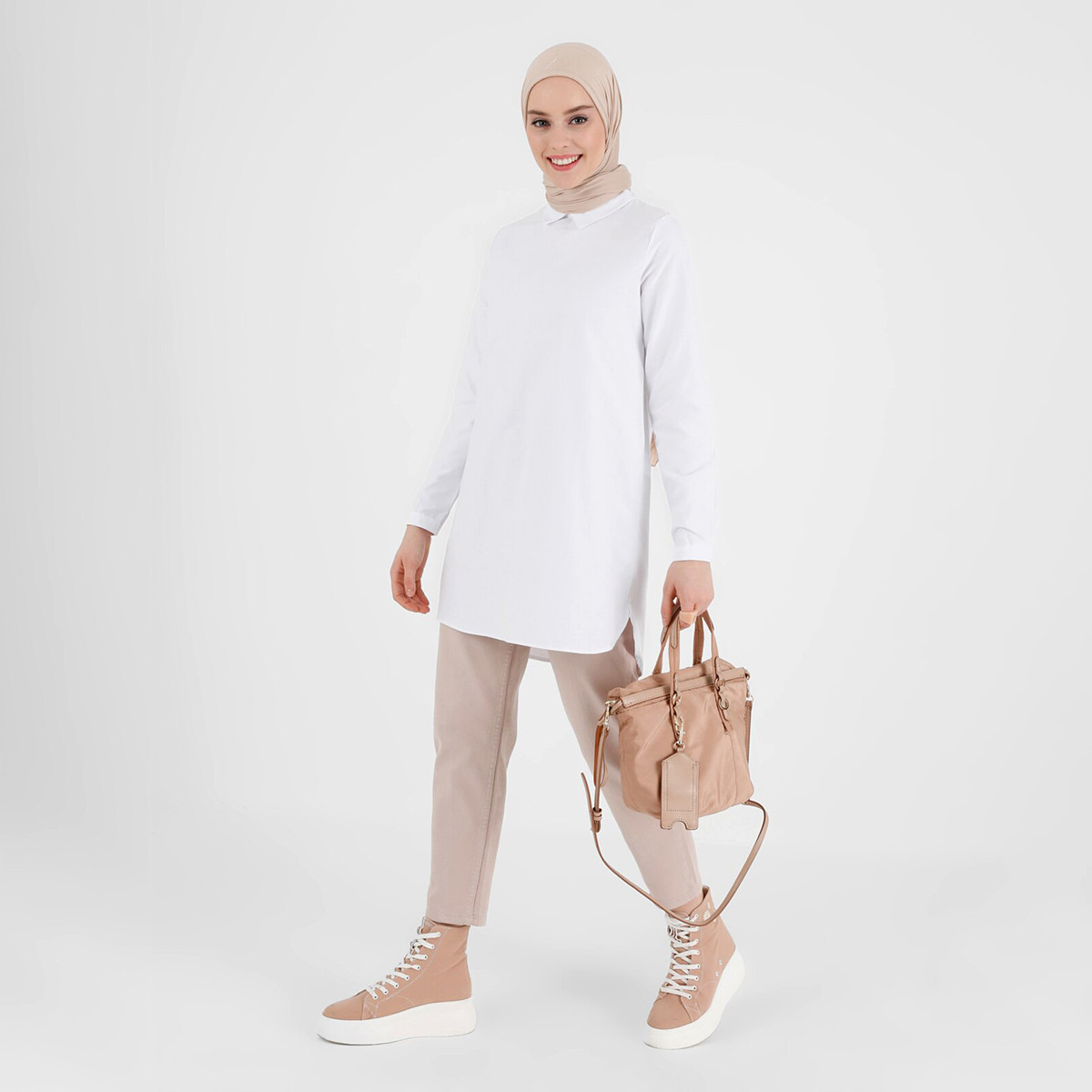 Modanisa Women White Solid Collared Neck Tunic-women-clothing-shirtsandblouses-blouses-image-2