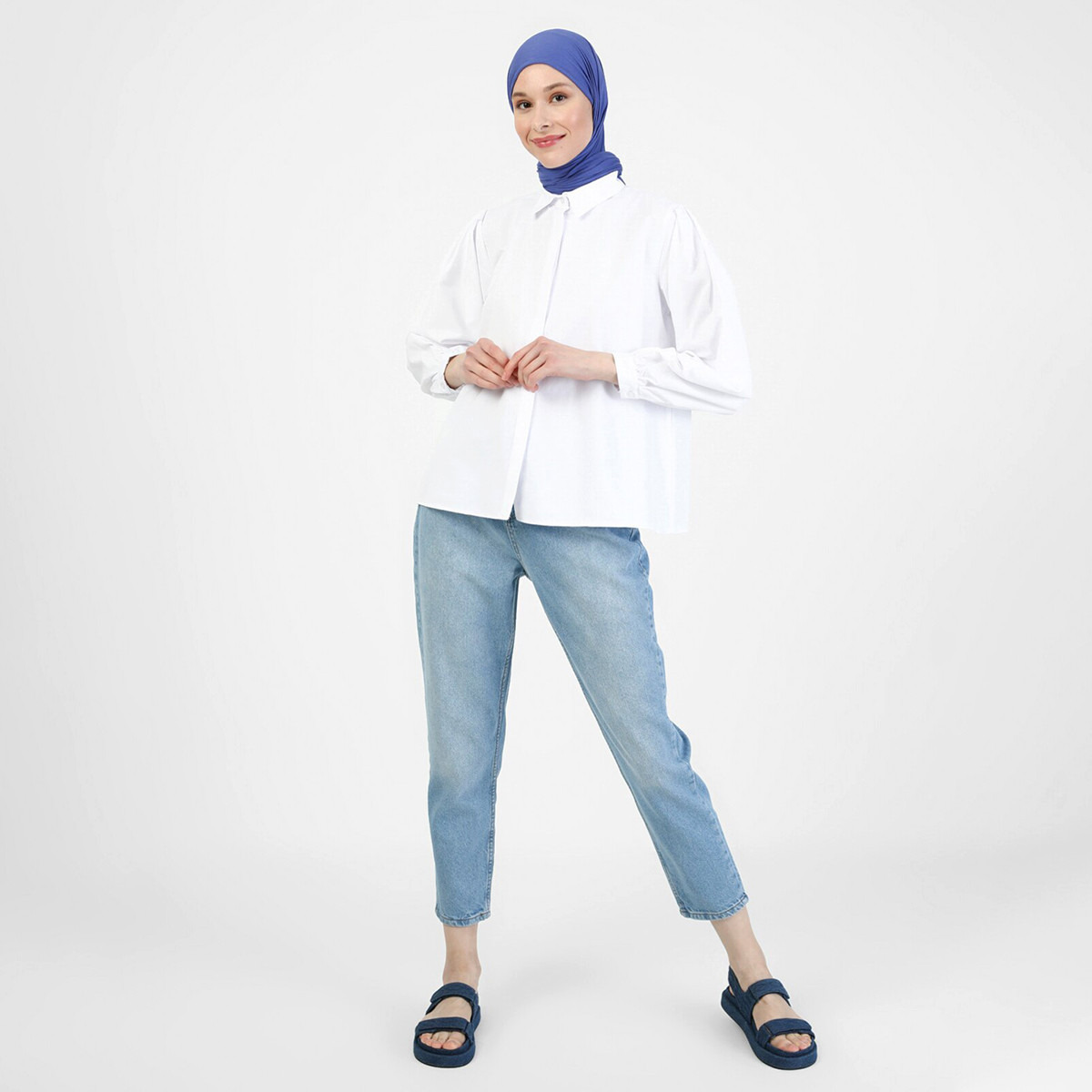 قميص نسائي من مودانيسا بلون ابیض سادة برقبة دائرية مع ازرار-women-clothing-shirtsandblouses-blouses-image-1