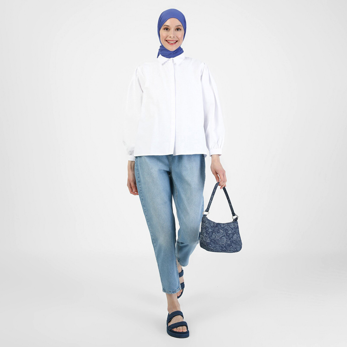 قميص نسائي من مودانيسا بلون ابیض سادة برقبة دائرية مع ازرار-women-clothing-shirtsandblouses-blouses-image-2
