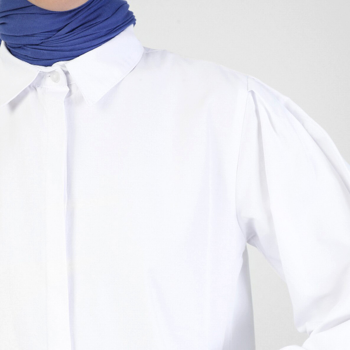 قميص نسائي من مودانيسا بلون ابیض سادة برقبة دائرية مع ازرار-women-clothing-shirtsandblouses-blouses-image-4
