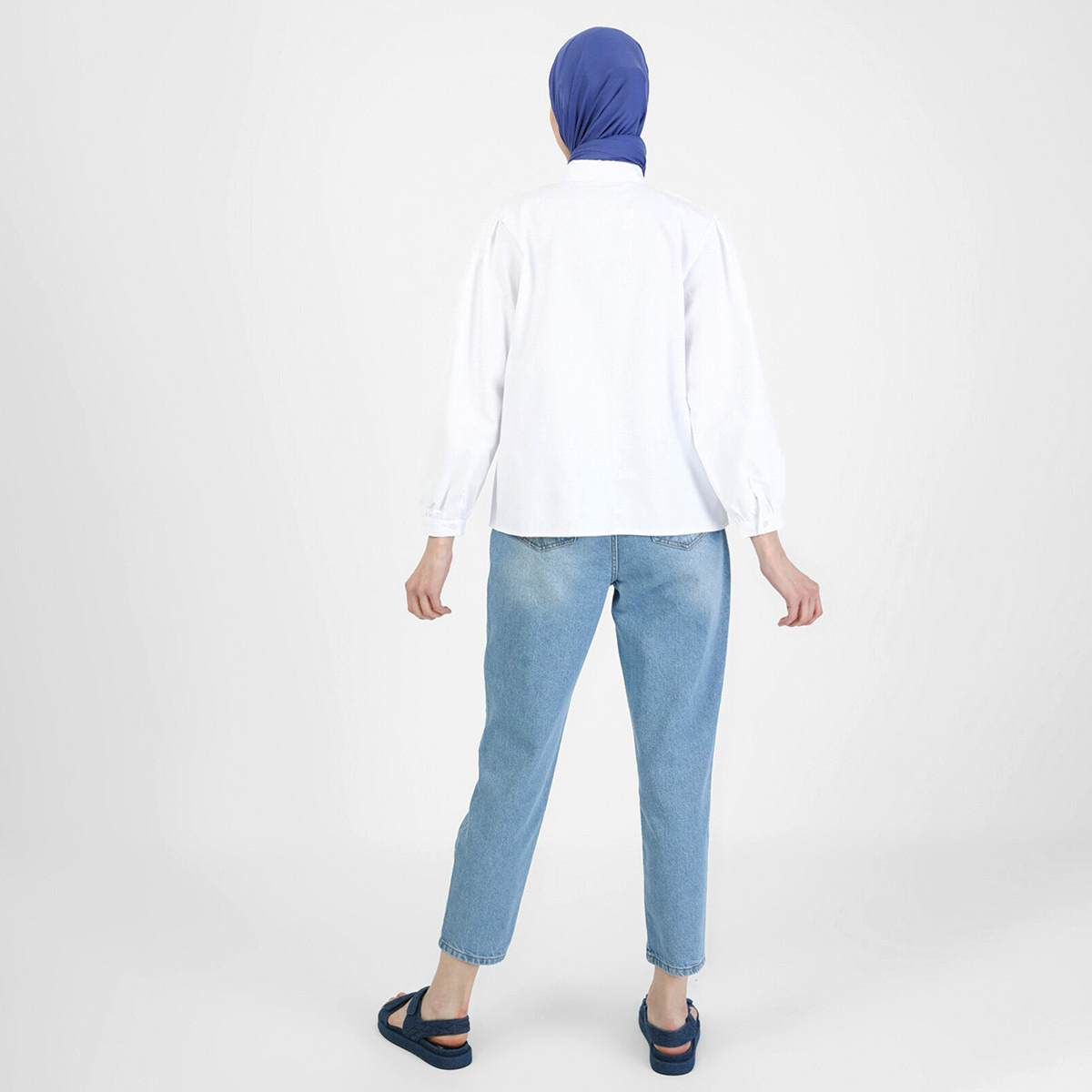 قميص نسائي من مودانيسا بلون ابیض سادة برقبة دائرية مع ازرار-women-clothing-shirtsandblouses-blouses-image-5