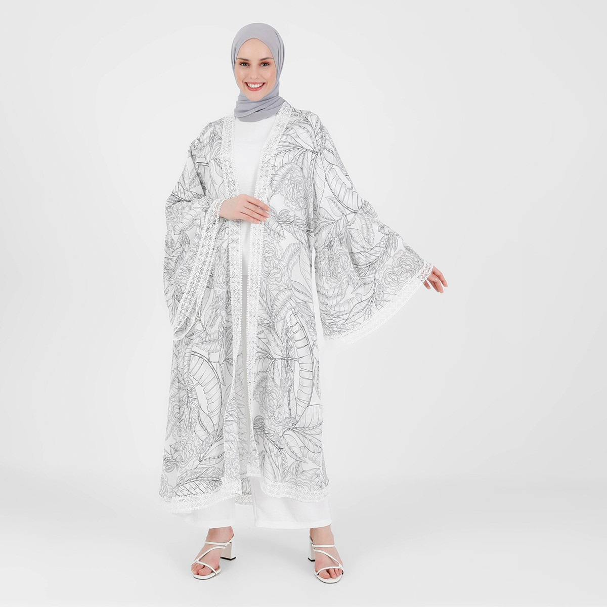 عباية نسائية من مودانيسا بأكمام واسعة مفتوحة من الأمام مع مطبوعة بمتعددة الألوان مع دانتيل خالص-women-arabicclothing-abayas-image-1