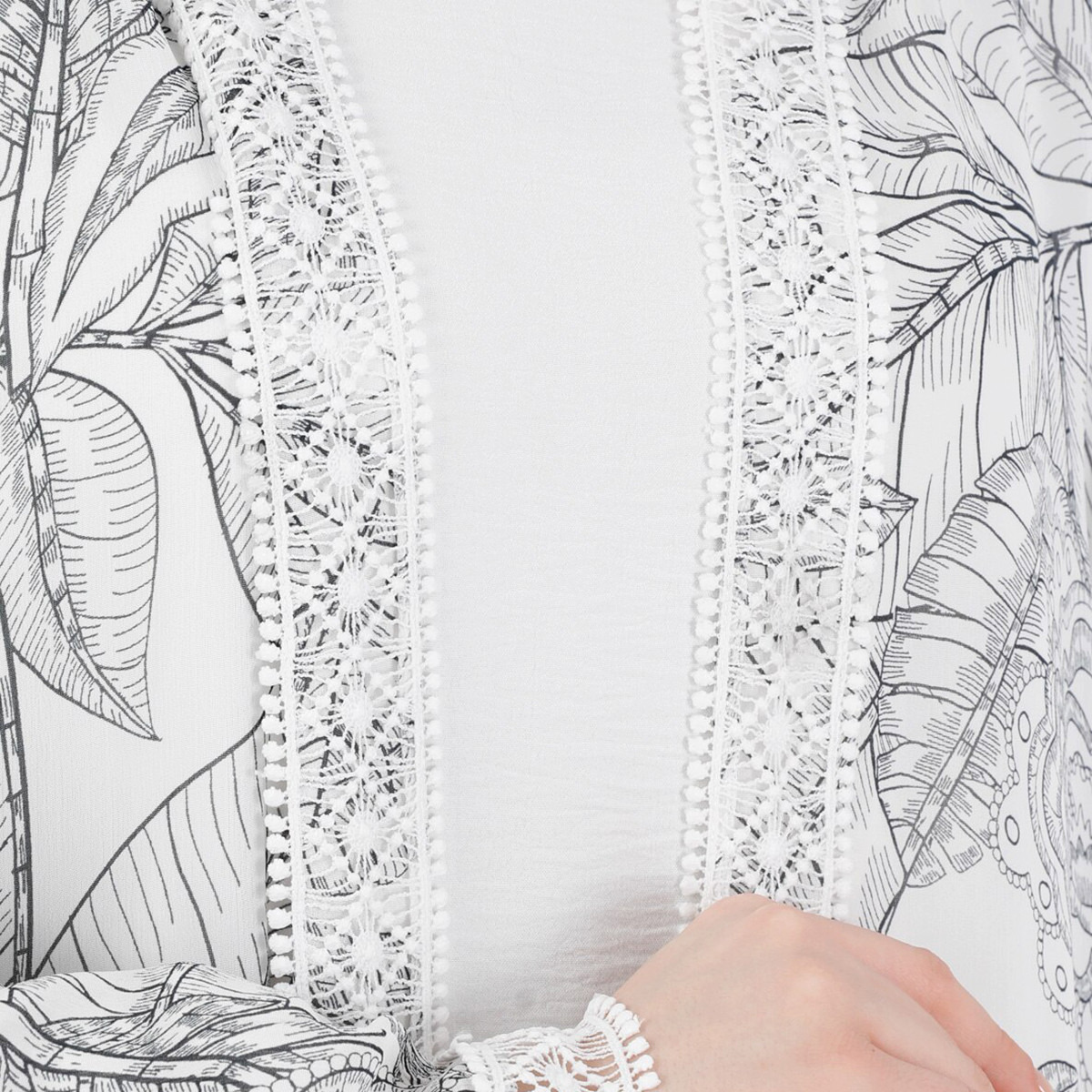Modanisa Women Multicolour Printed Flared Sleeves Open Front Abaya With Lace Detail-women-arabicclothing-abayas-image-5