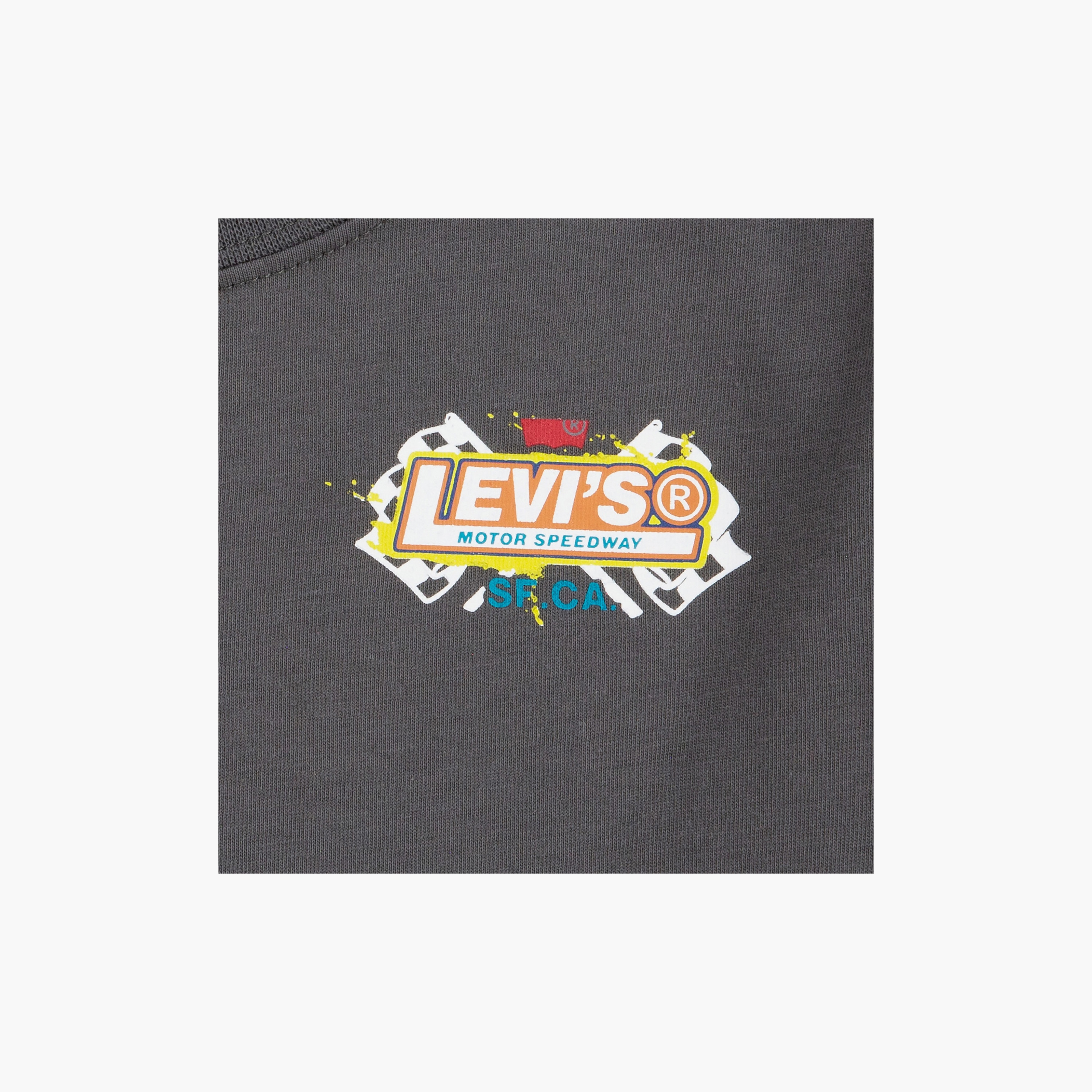 تيشيرت بياقة ضيّقة وأكمام قصيرة وطبعات من ليفايز-boys-clothing-tshirtsandpolos-image-3