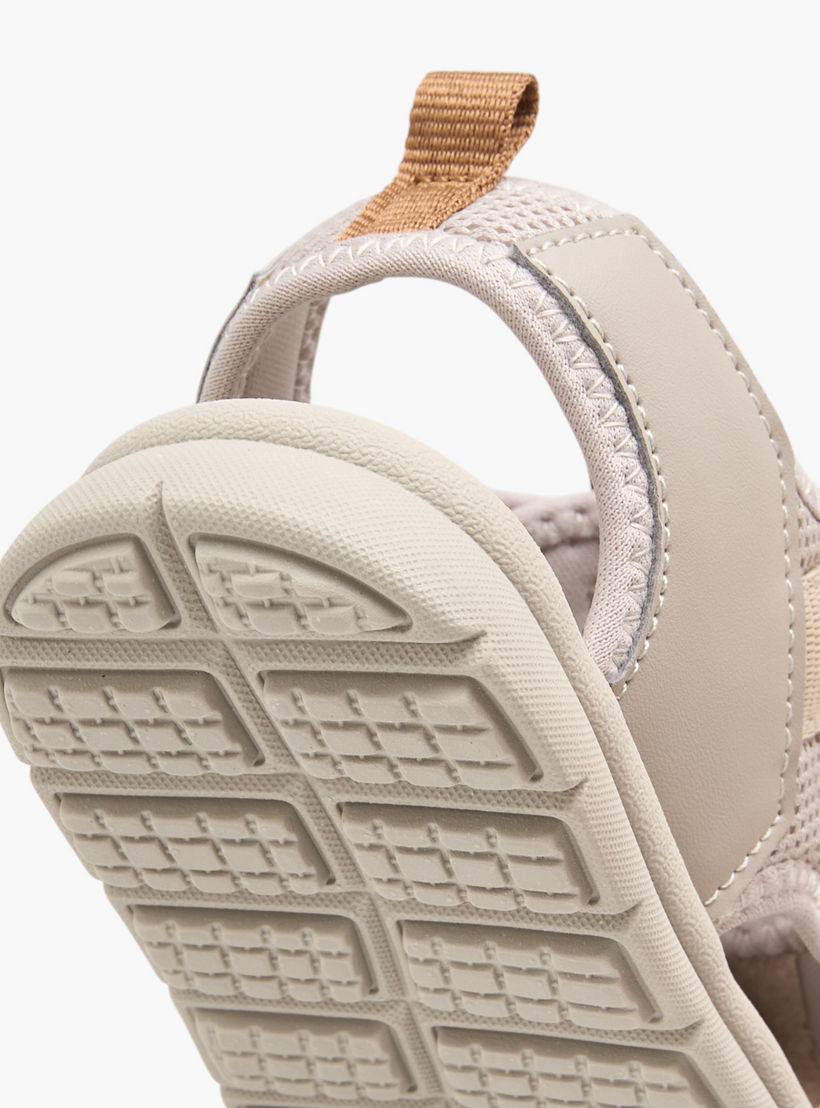 صندل مسطح بارز الملمس بشريط إغلاق لاصق من جونيورز-boys-shoes-sandals-image-6