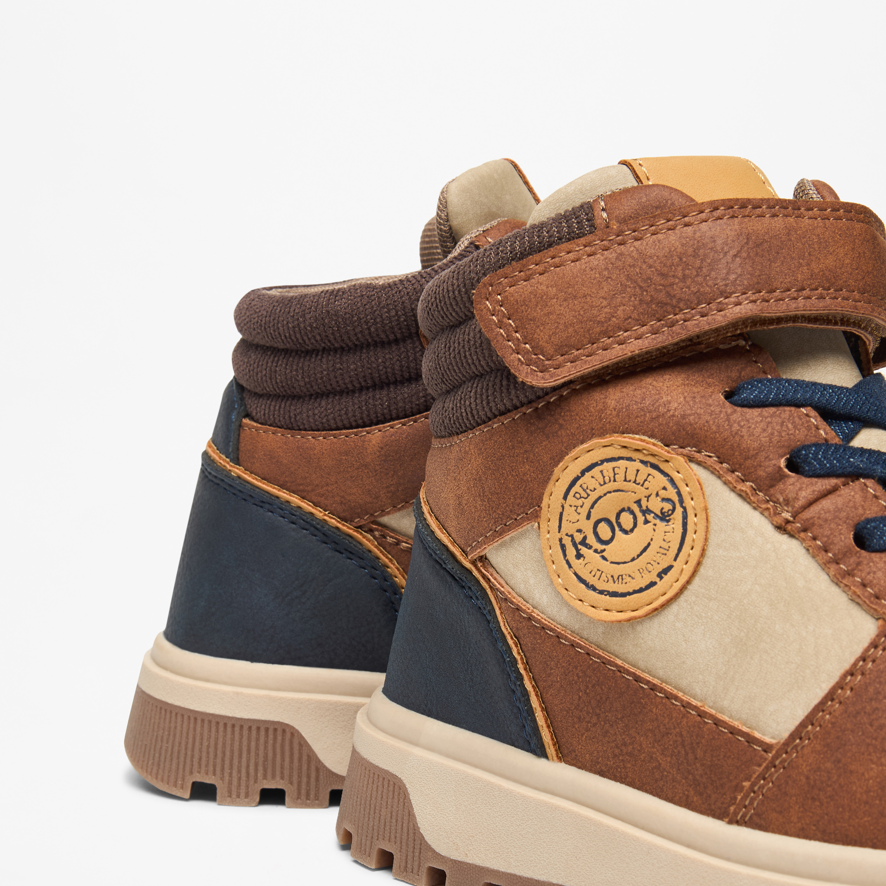 بوت بقصة عالية وألواح وشريط إغلاق من إل بي إل من شو إكسبرس-boys-shoes-boots-image-10
