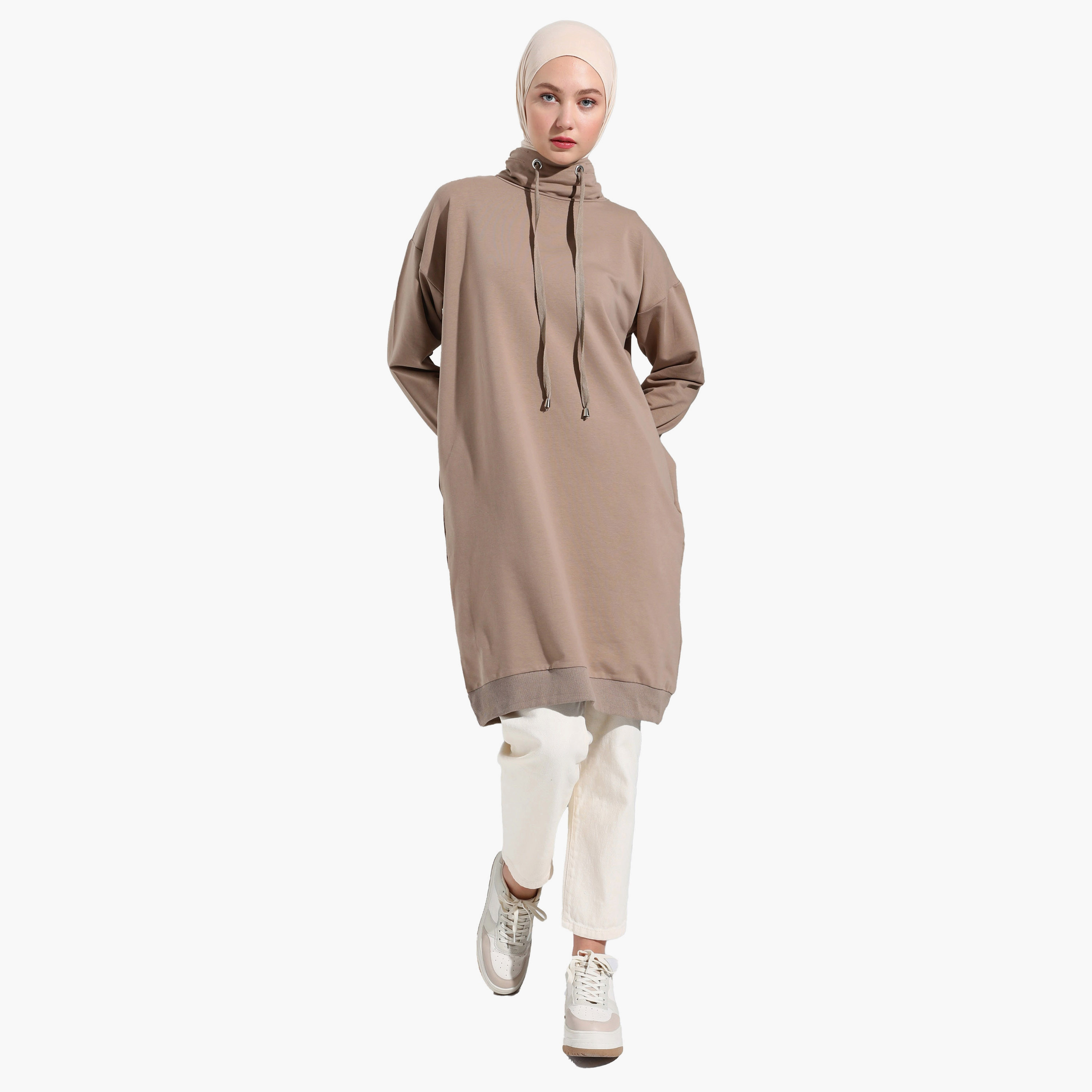 سويت شيرت طويل سادة بياقة عالية وجيوب جانبية من مودانيسا-women-clothing-hoodiesandsweatshirts-hoodies-image-1