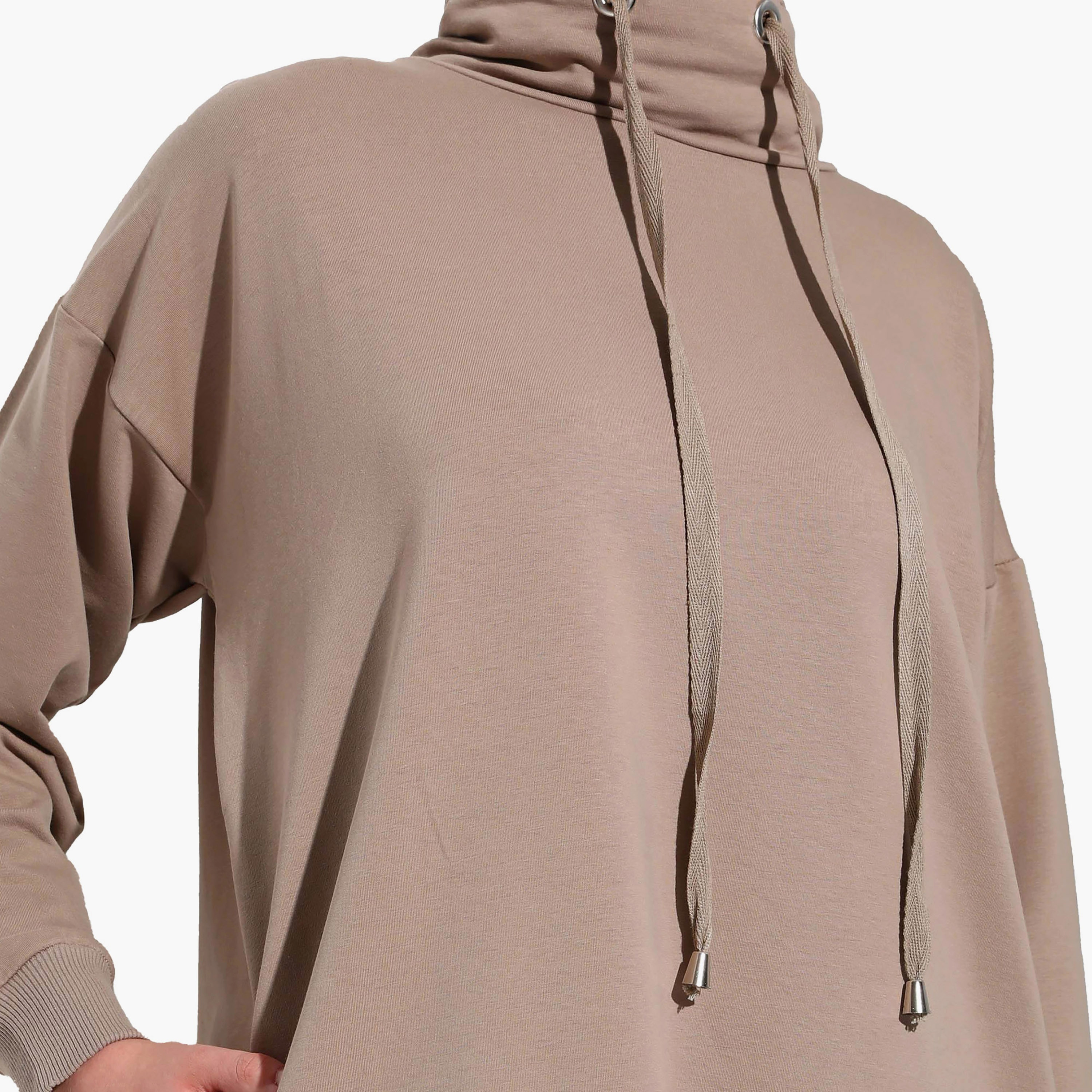 سويت شيرت طويل سادة بياقة عالية وجيوب جانبية من مودانيسا-women-clothing-hoodiesandsweatshirts-hoodies-image-4