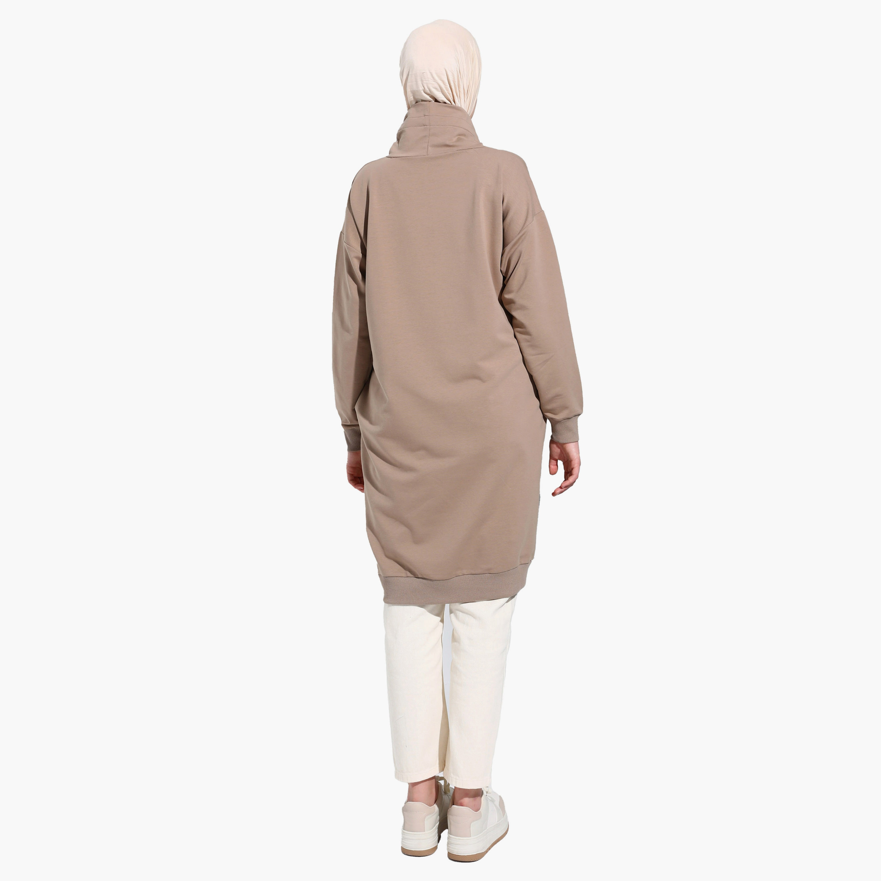 سويت شيرت طويل سادة بياقة عالية وجيوب جانبية من مودانيسا-women-clothing-hoodiesandsweatshirts-hoodies-image-5