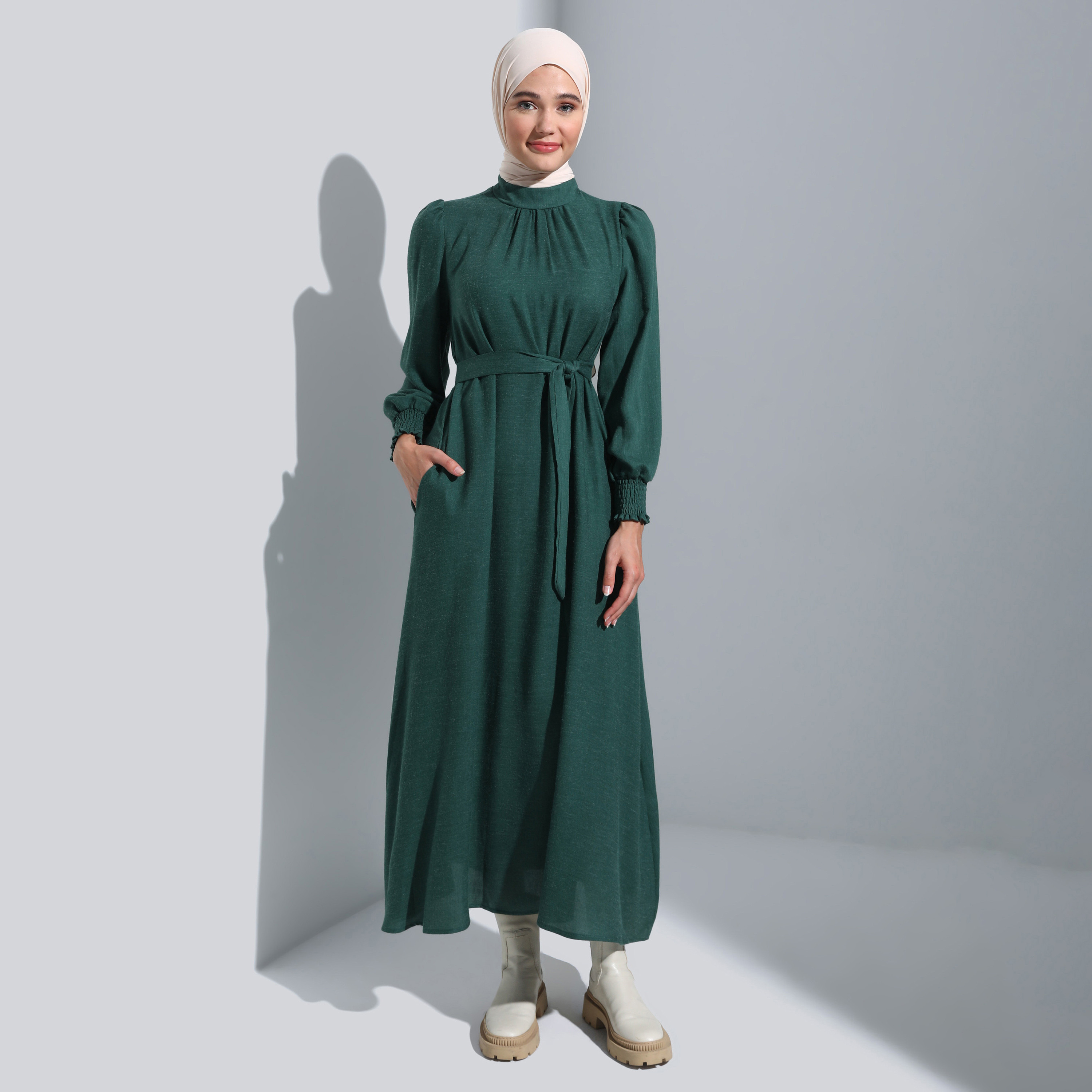 فستان مودانيسا سادة بياقة عالية ورباط أمامي مع حزام-women-clothing-dresses-image-1