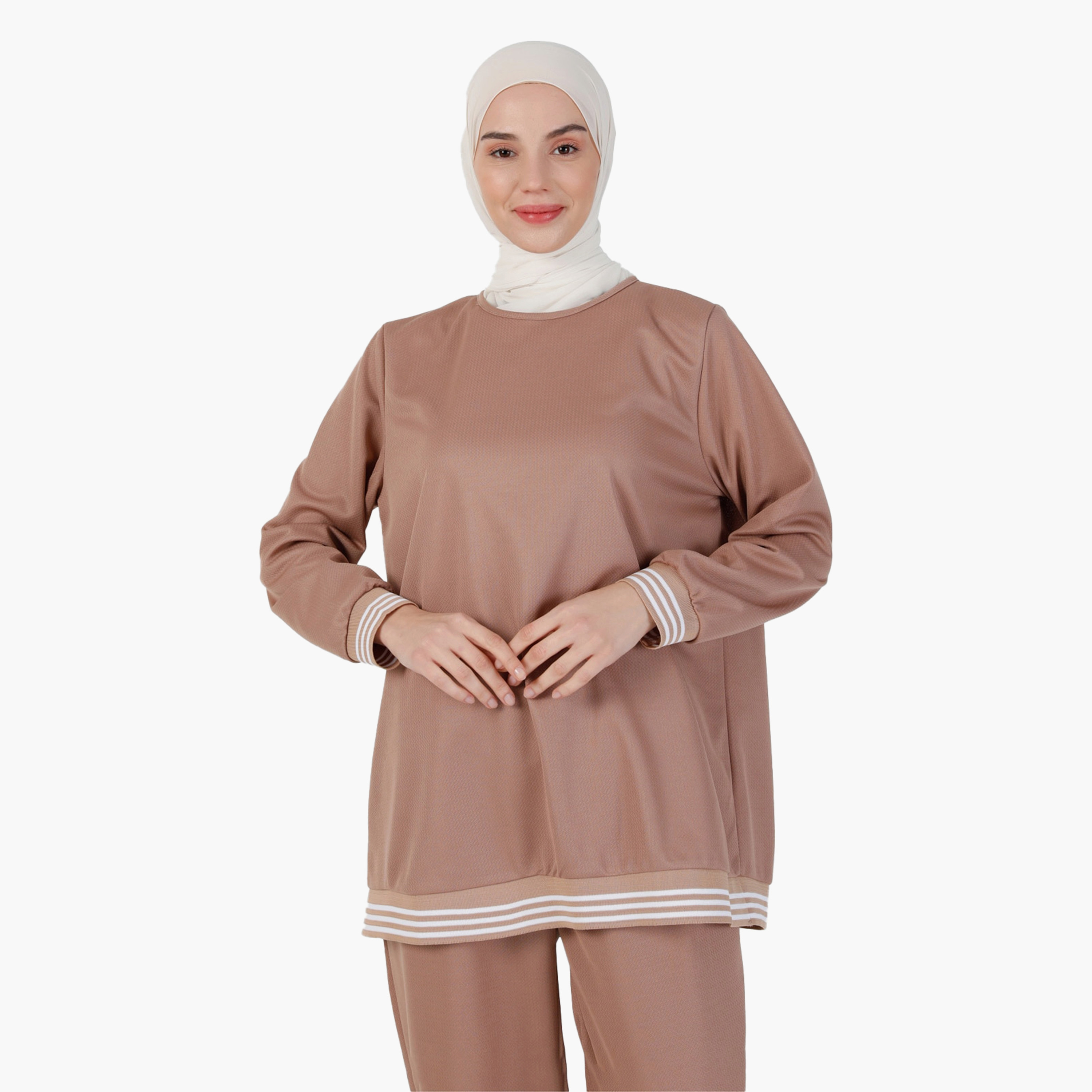 طقم بدلة رياضية مكون من سويت شيرت وبنطال رياضي من مودانيسا-women-clothing-coordsets-image-2