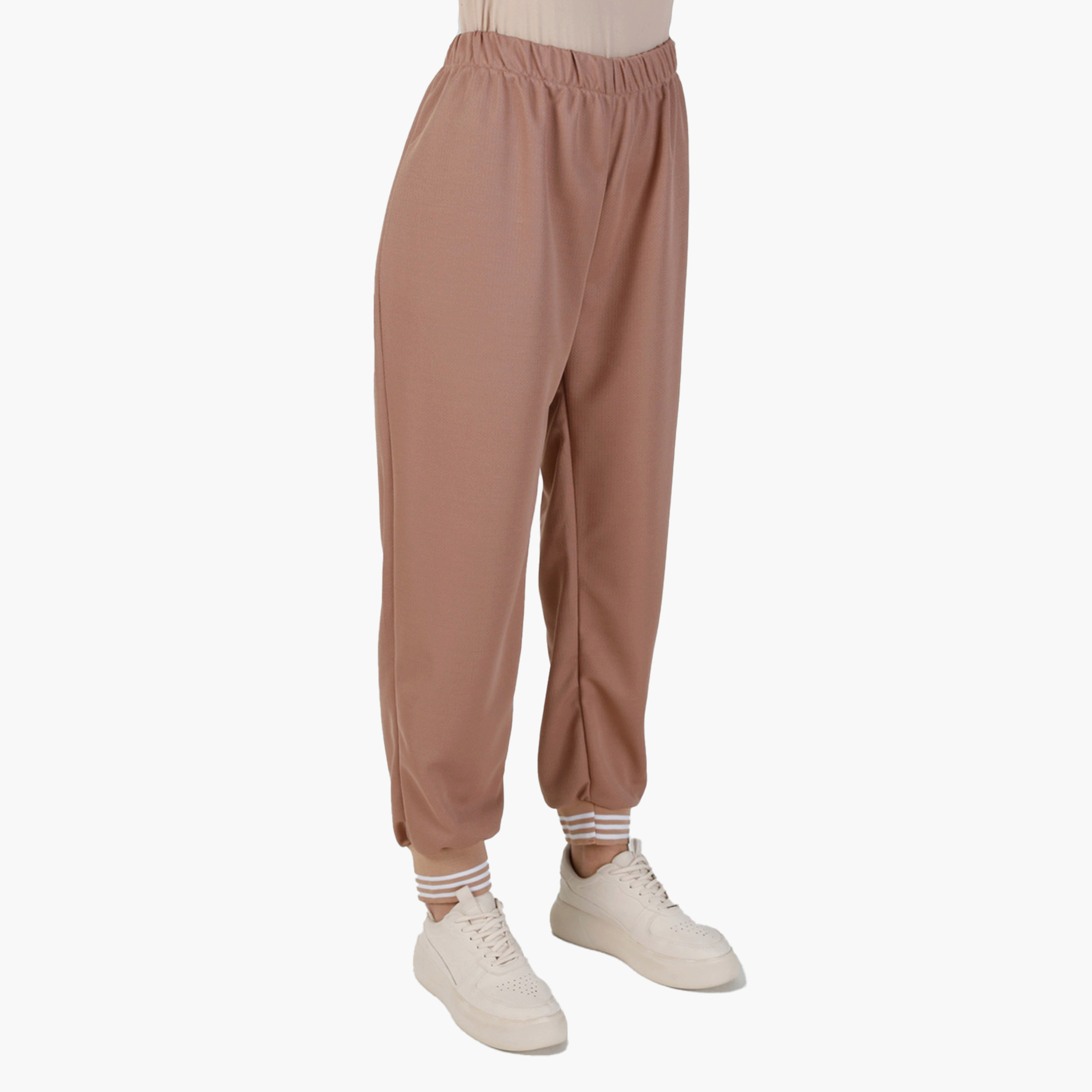 طقم بدلة رياضية مكون من سويت شيرت وبنطال رياضي من مودانيسا-women-clothing-coordsets-image-4