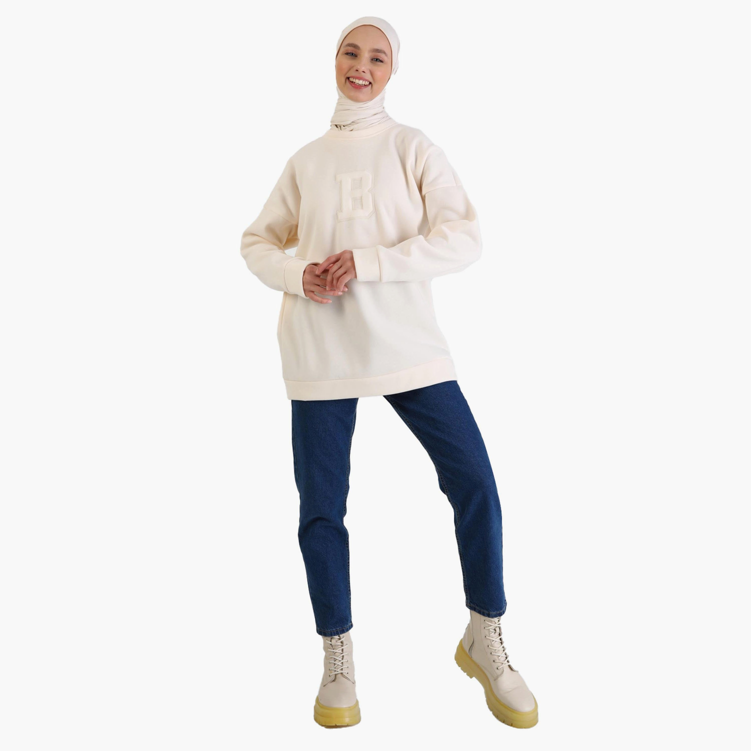 Modanisa Applique Crew Neck Sweatshirt-women-winterwear-hoodiesandsweatshirts-hoodies-image-1