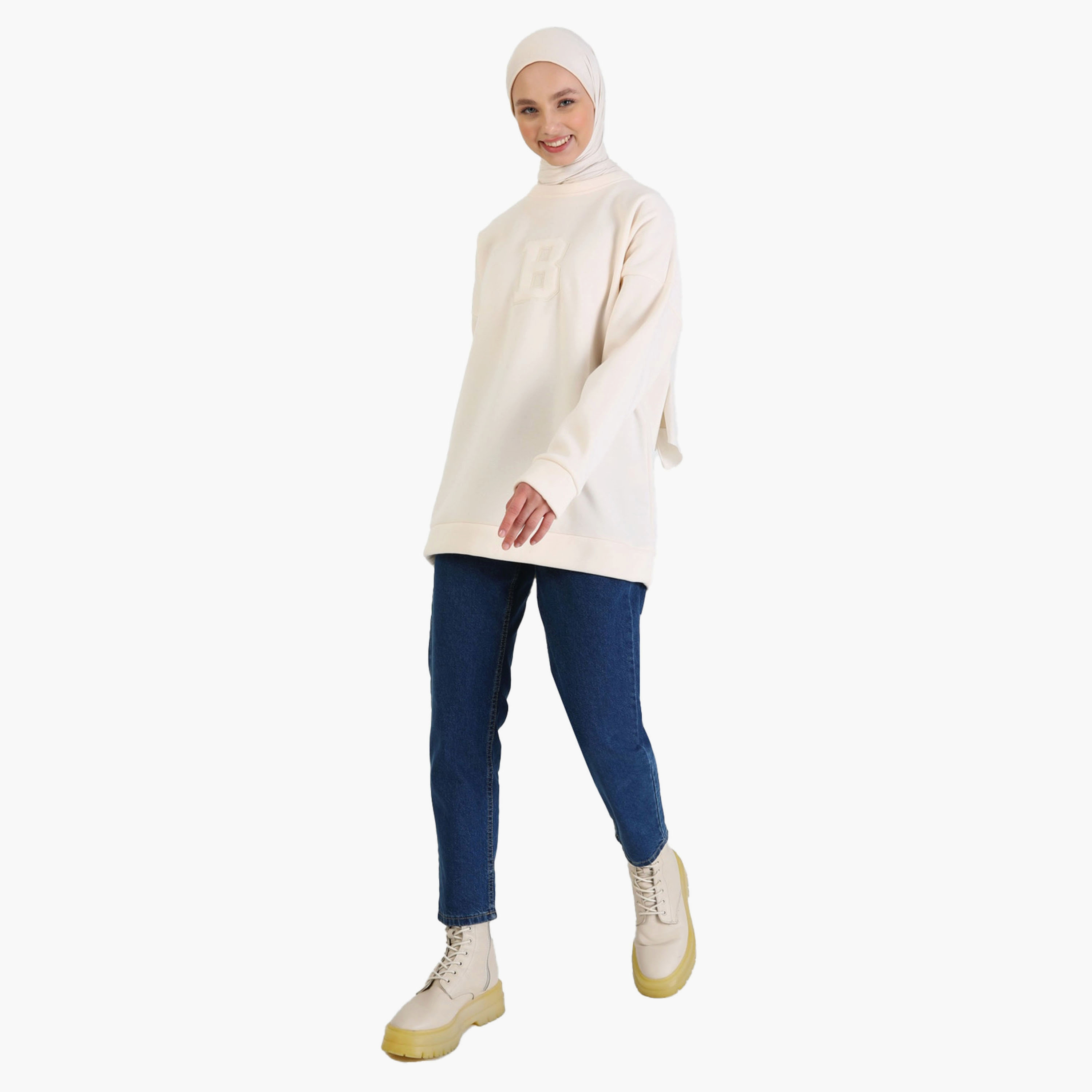 سويت شيرت مودانيسا مزين بالدانتيل برقبة دائرية-women-winterwear-hoodiesandsweatshirts-hoodies-image-2