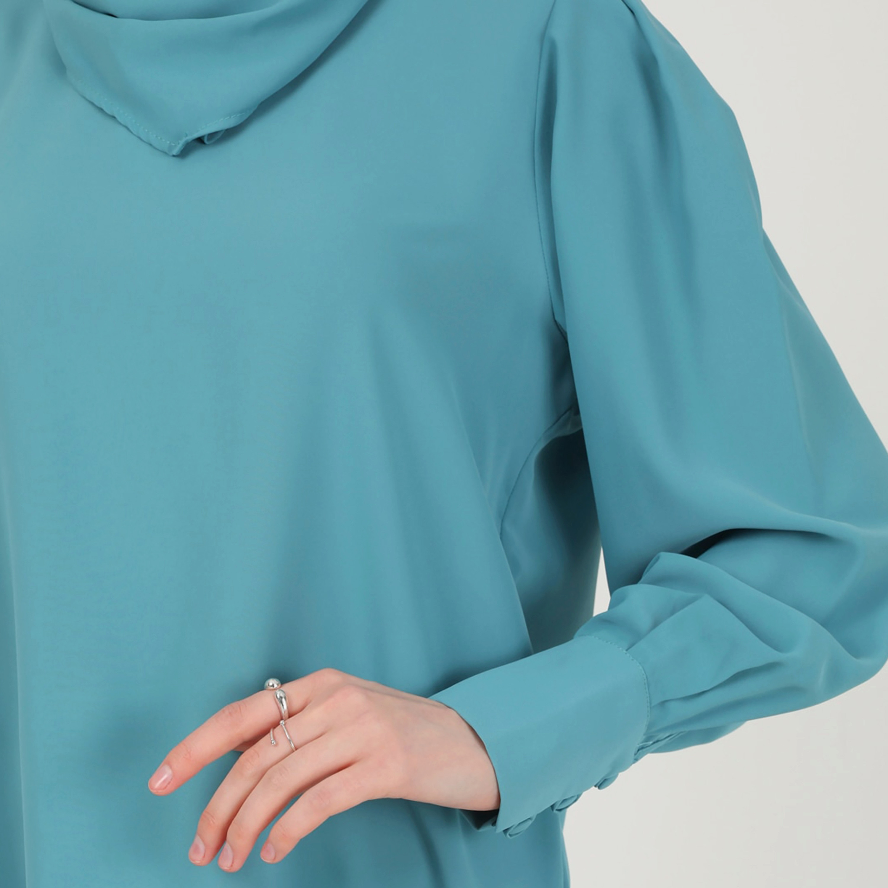 Modanisa Plain Scarf Neck Long Sleeves Top-women-clothing-shirtsandblouses-blouses-image-4