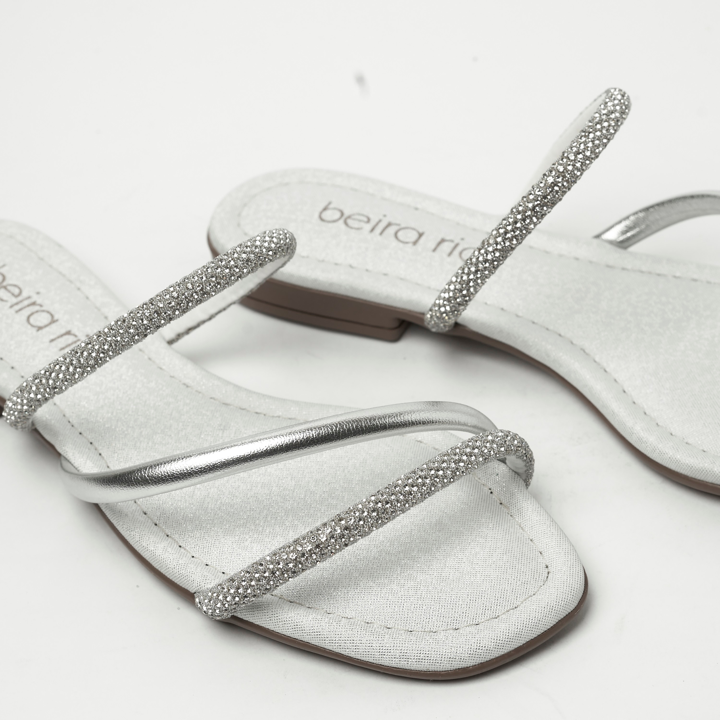 صندل نسائي شرائح مسطح مع لمسة من الكريستال من بيرا ريو | 8431-213-25120-women-shoes-sandals-flats-image-5