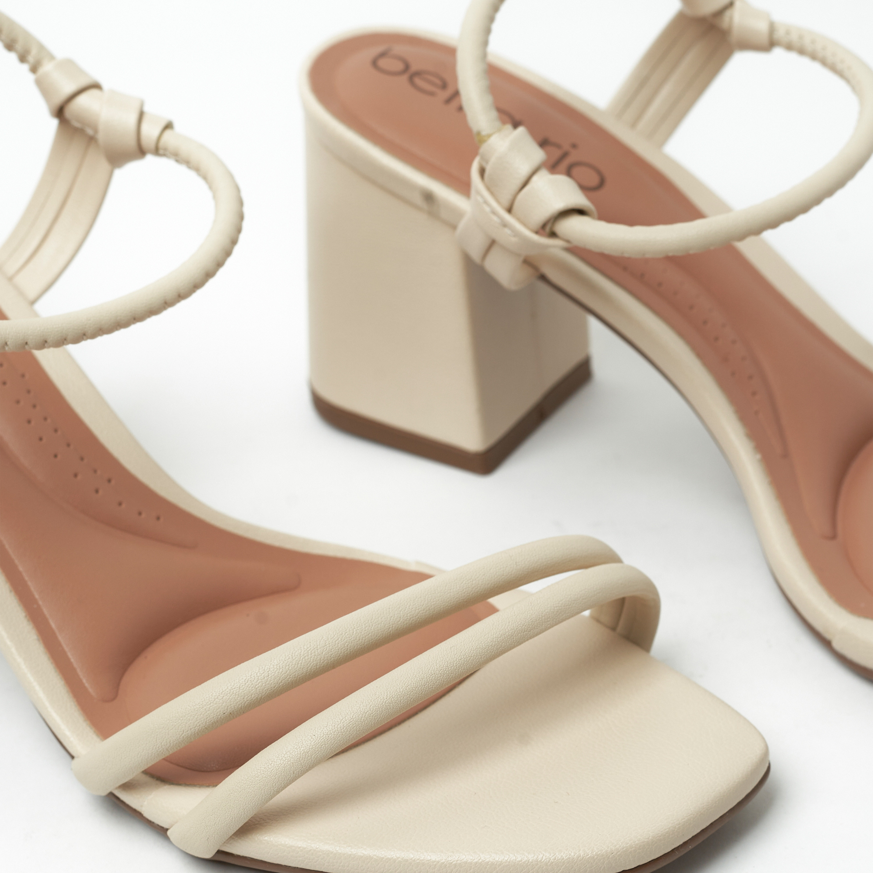 بيرا ريو- صندل نسائي كعب مربع سهل الارتداء بحزام | 8436-213-24227-83517-women-shoes-heels-image-5