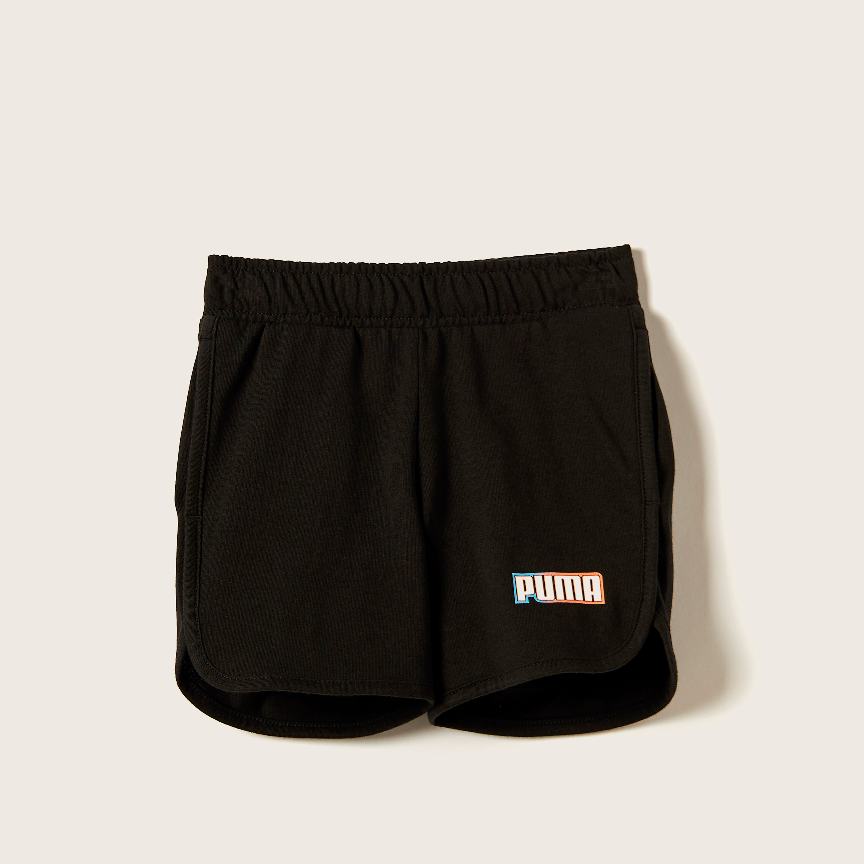 شورت بخصر مطّاطي وتفاصيل شعار من بوما-sports-boys-clothing-bottoms-image-1