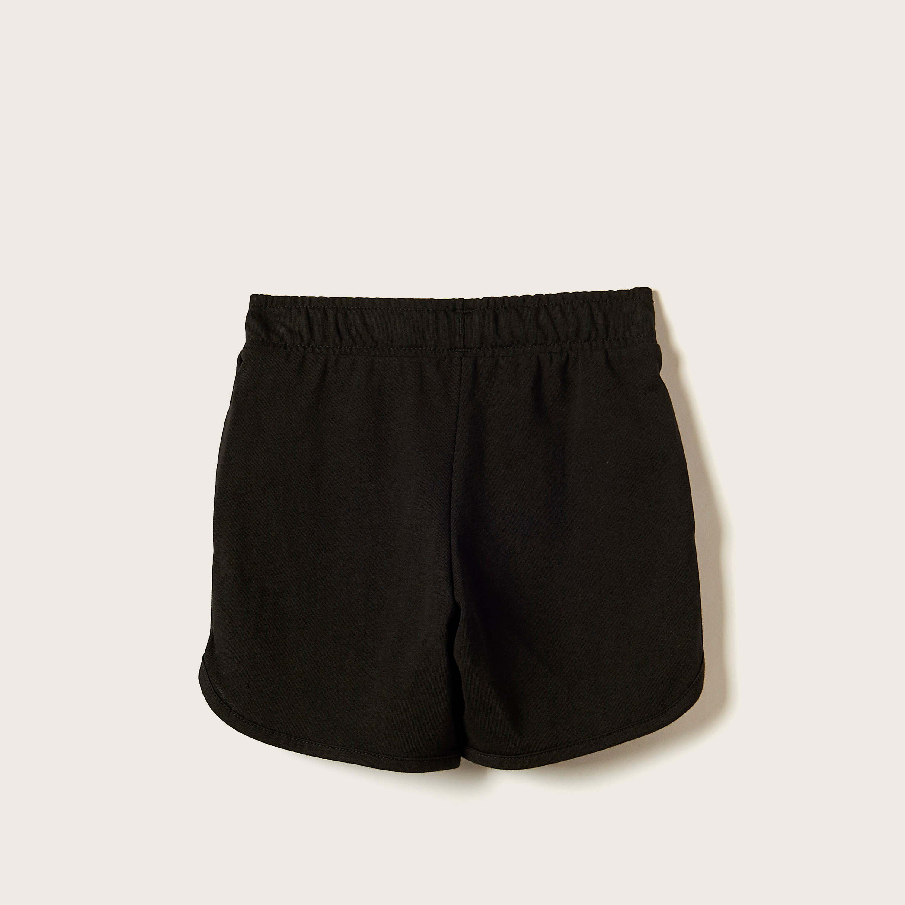 شورت بخصر مطّاطي وتفاصيل شعار من بوما-sports-boys-clothing-bottoms-image-3