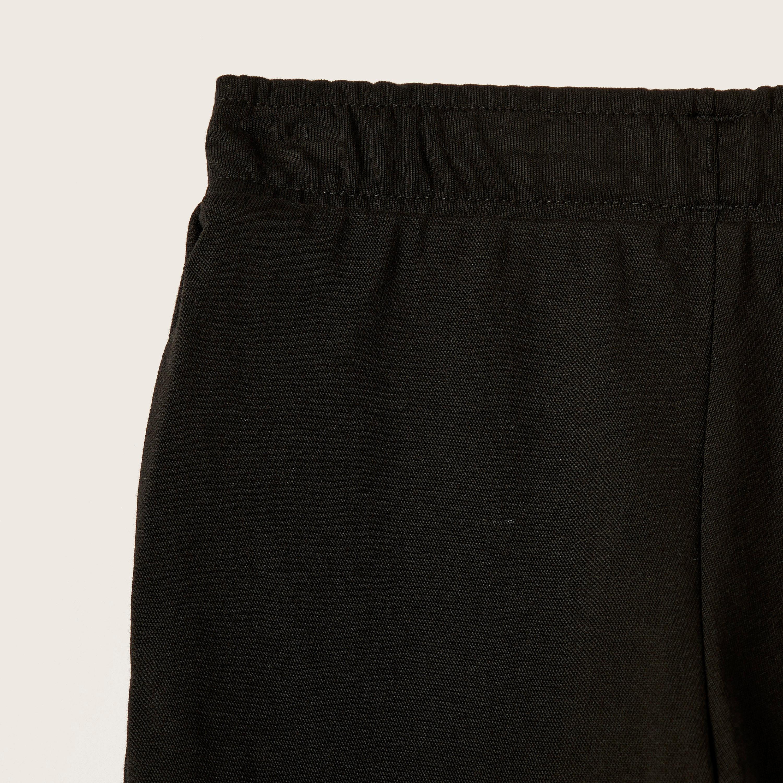 شورت بخصر مطّاطي وتفاصيل شعار من بوما-sports-boys-clothing-bottoms-image-4