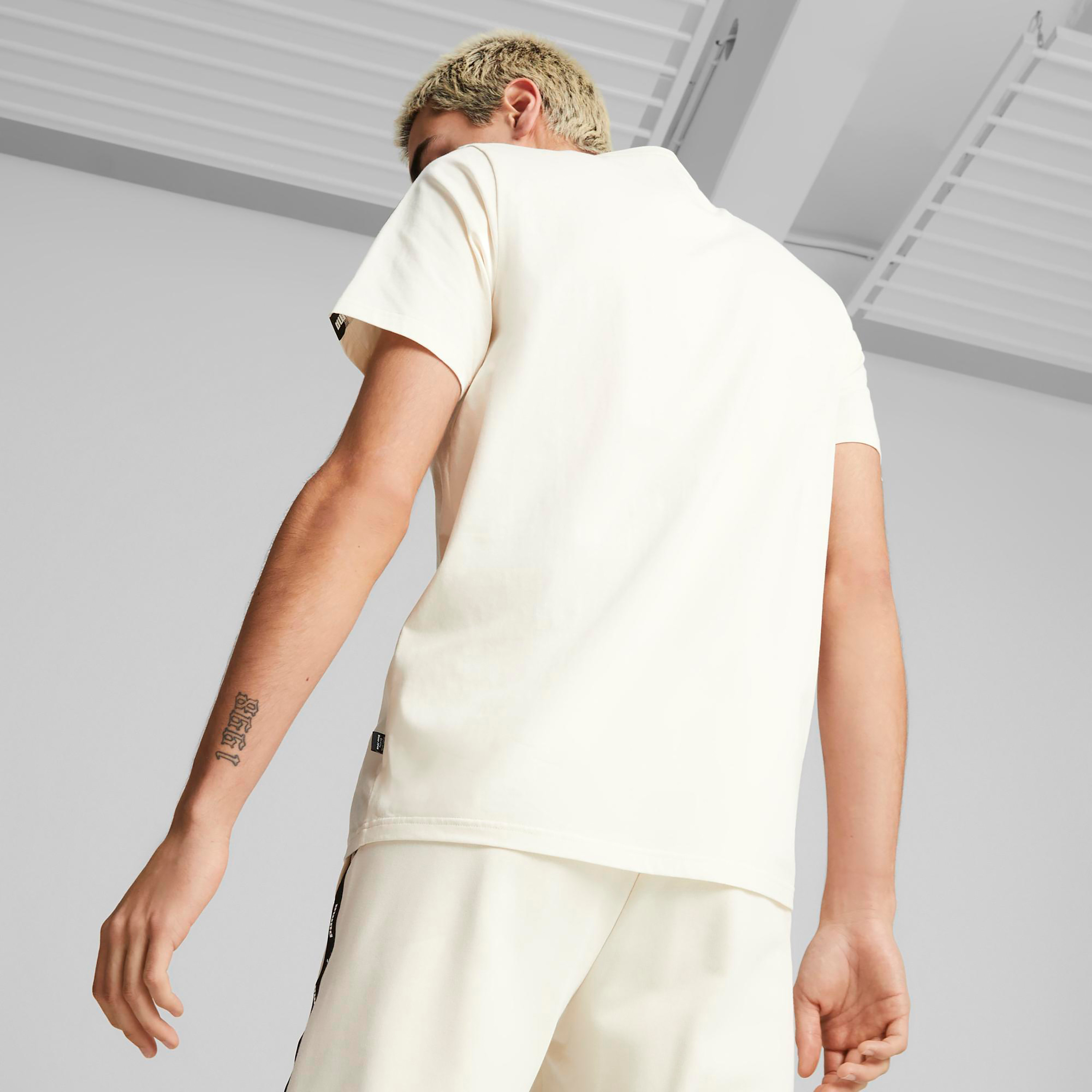 تي شيرت من بوما إسنشيال تيب للرجال 84738265-men-clothing-sportswearandactivewear-tshirtsandpolos-image-4