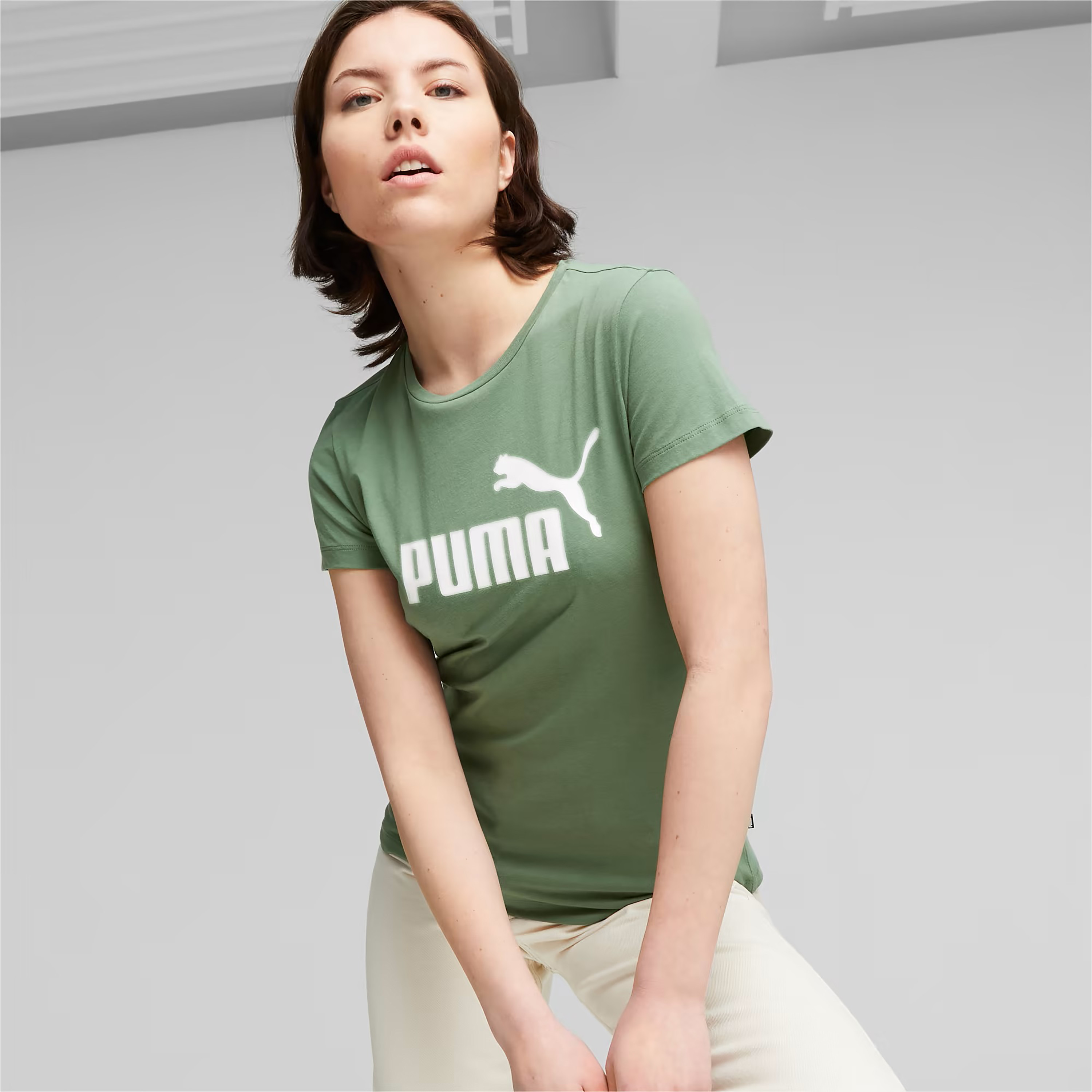 بوما تي شيرت اسينشالز بشعار ذو لمعة معدنية للنساء 848303 |OE-women-clothing-tshirts-image-1