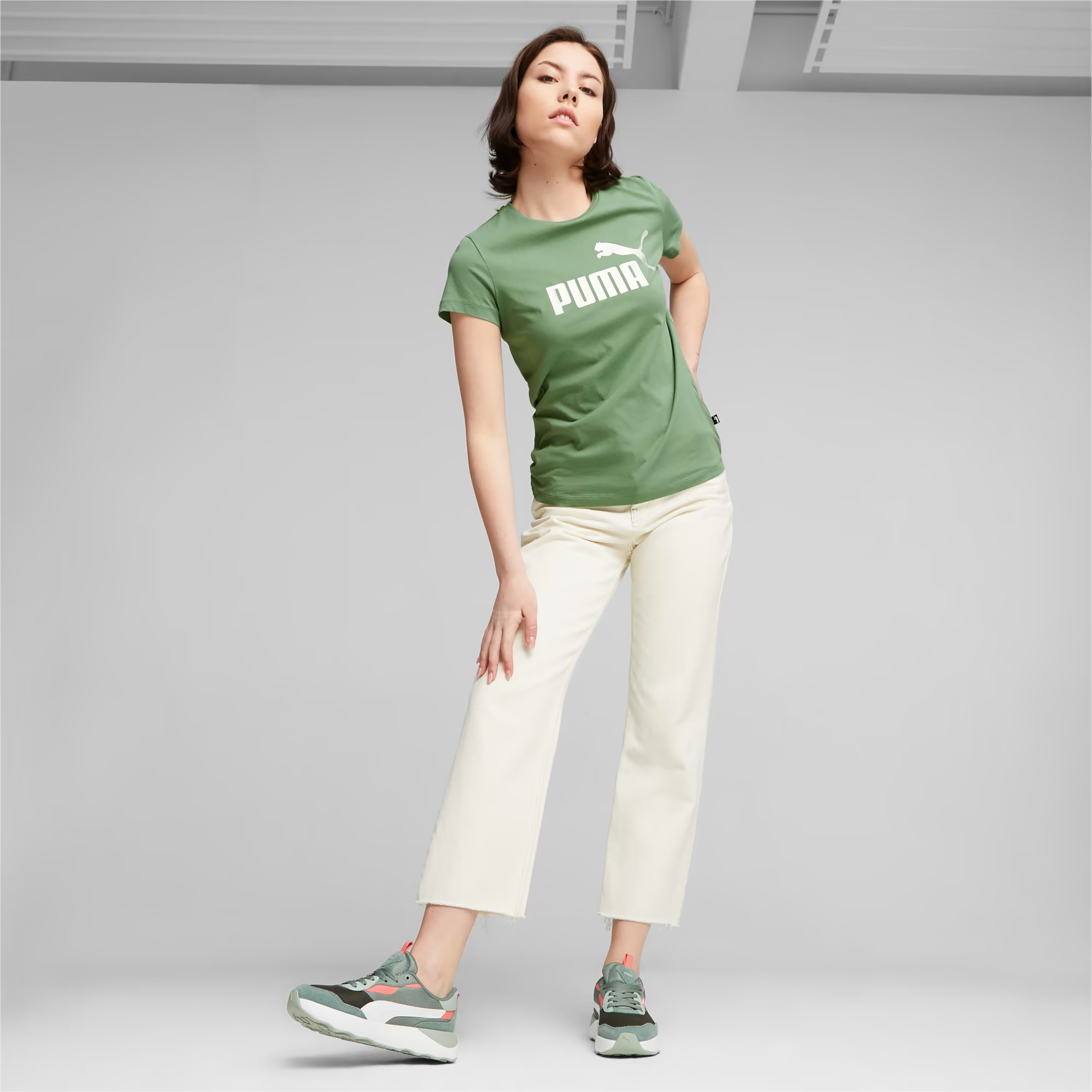 بوما تي شيرت اسينشالز بشعار ذو لمعة معدنية للنساء 848303 |OE-women-clothing-tshirts-image-2