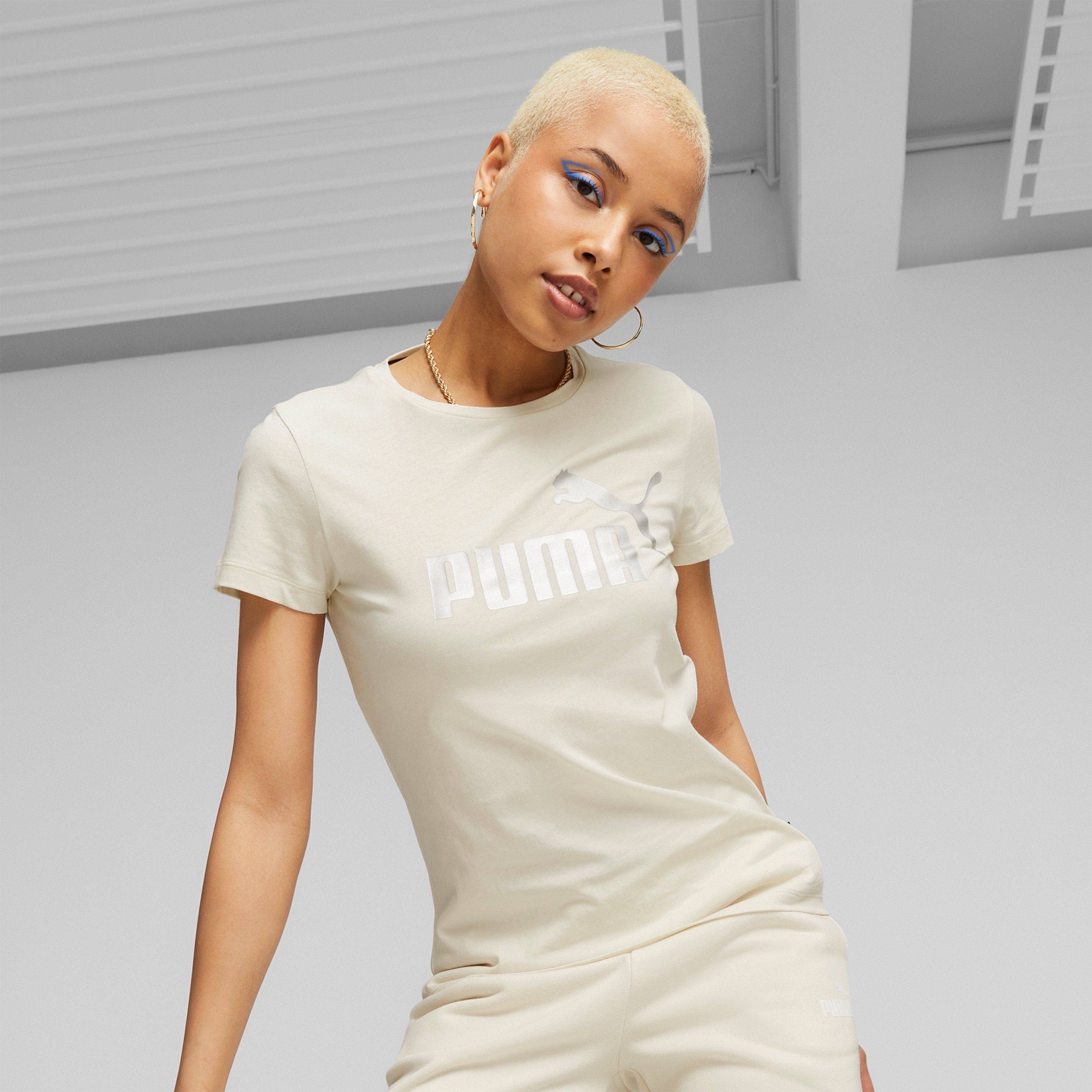 بوما تي شيرت اسينشالز بشعار ذو لمعة معدنية للنساء 848303 |OE-women-clothing-tshirts-image-6