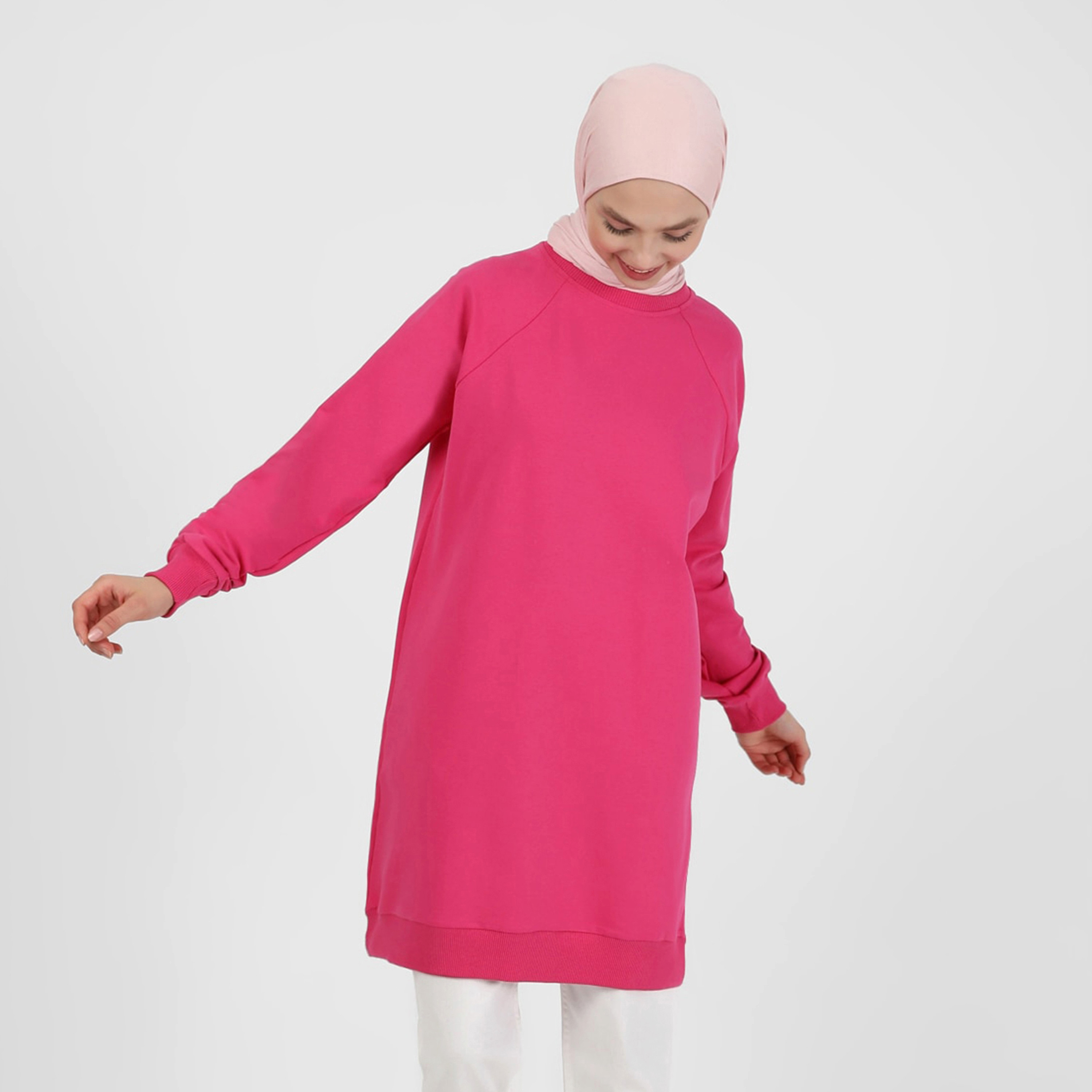 سترة سويت شيرت طويلة سادة بياقة دائرية من مودانيسا-women-clothing-hoodiesandsweatshirts-hoodies-image-1