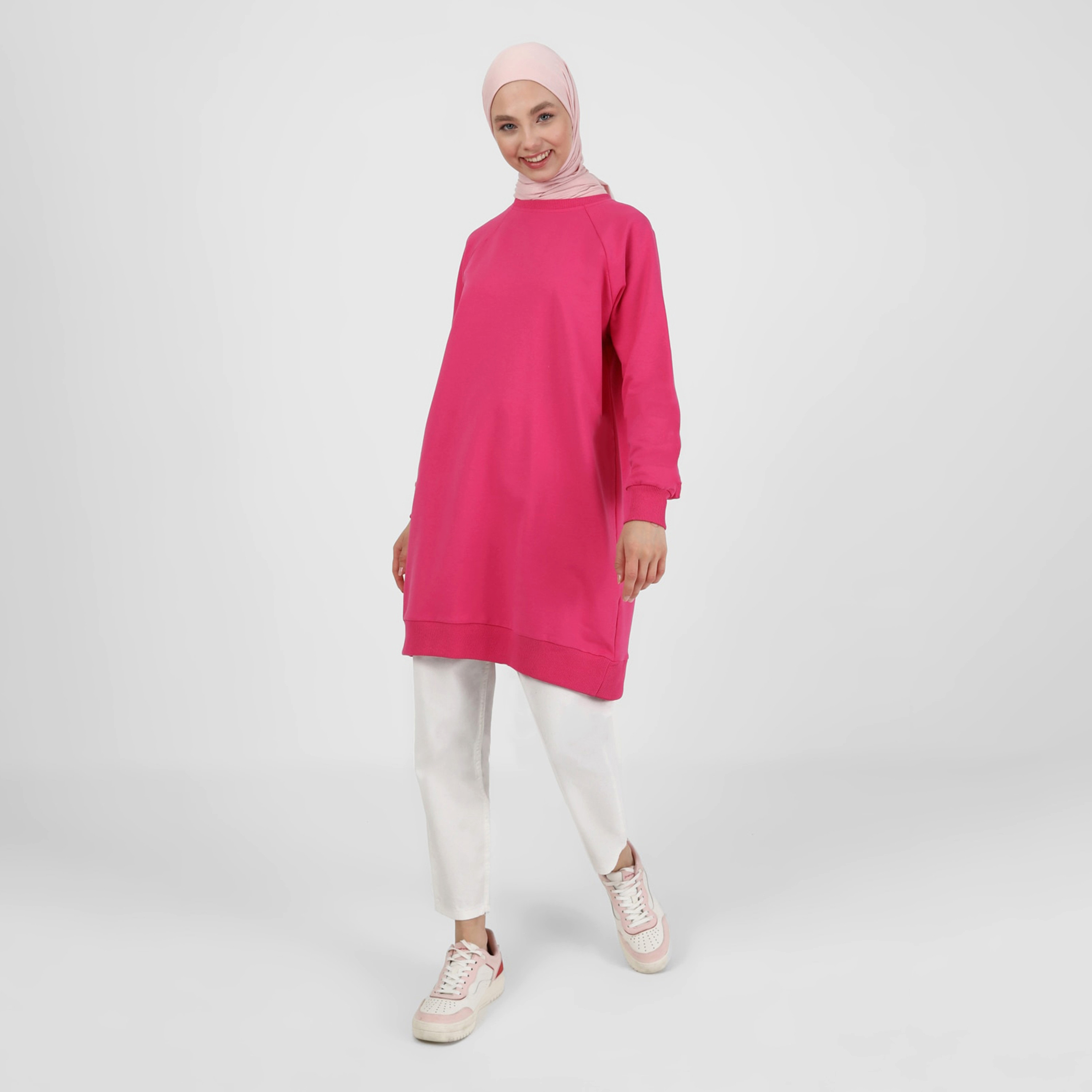 سترة سويت شيرت طويلة سادة بياقة دائرية من مودانيسا-women-clothing-hoodiesandsweatshirts-hoodies-image-2