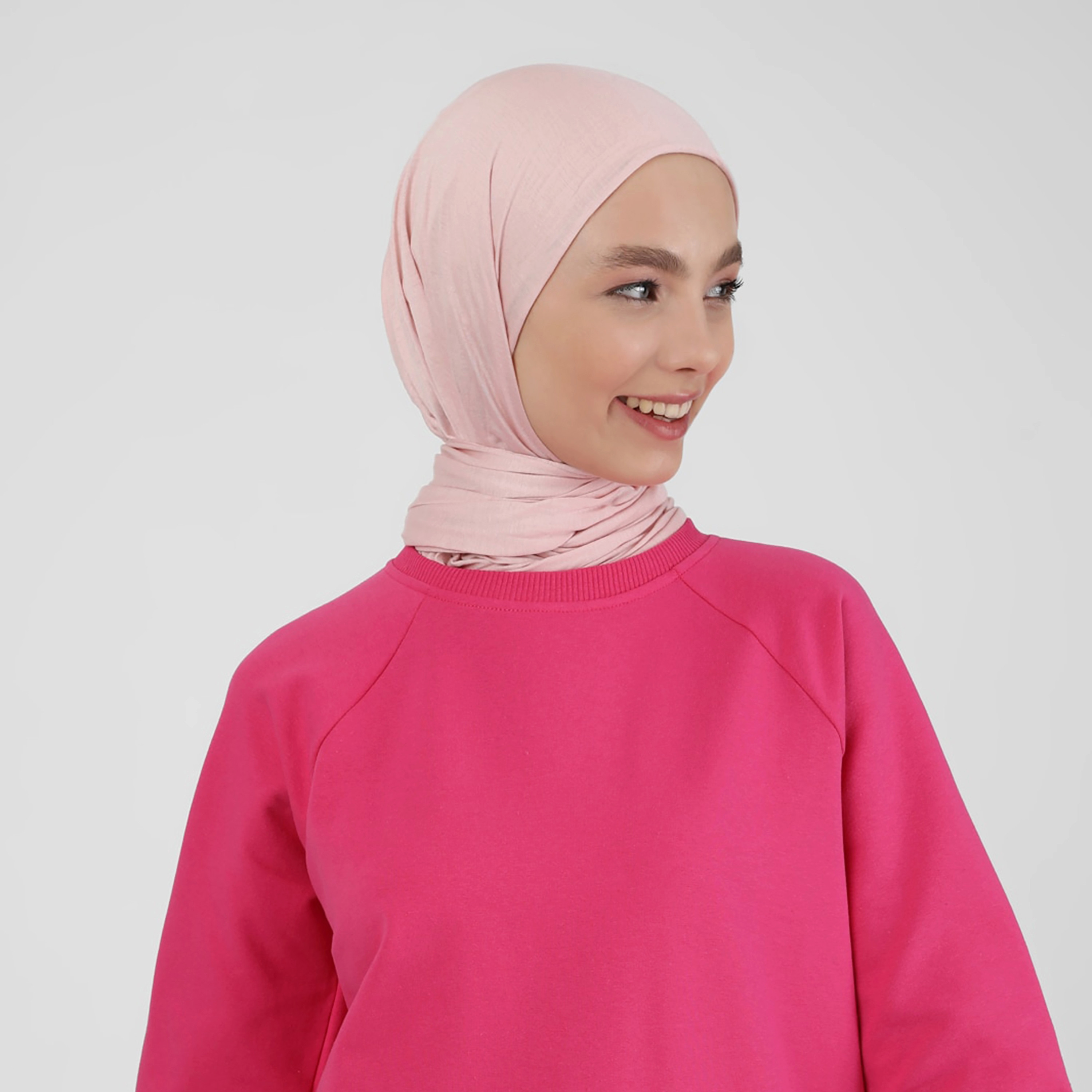 سترة سويت شيرت طويلة سادة بياقة دائرية من مودانيسا-women-clothing-hoodiesandsweatshirts-hoodies-image-3