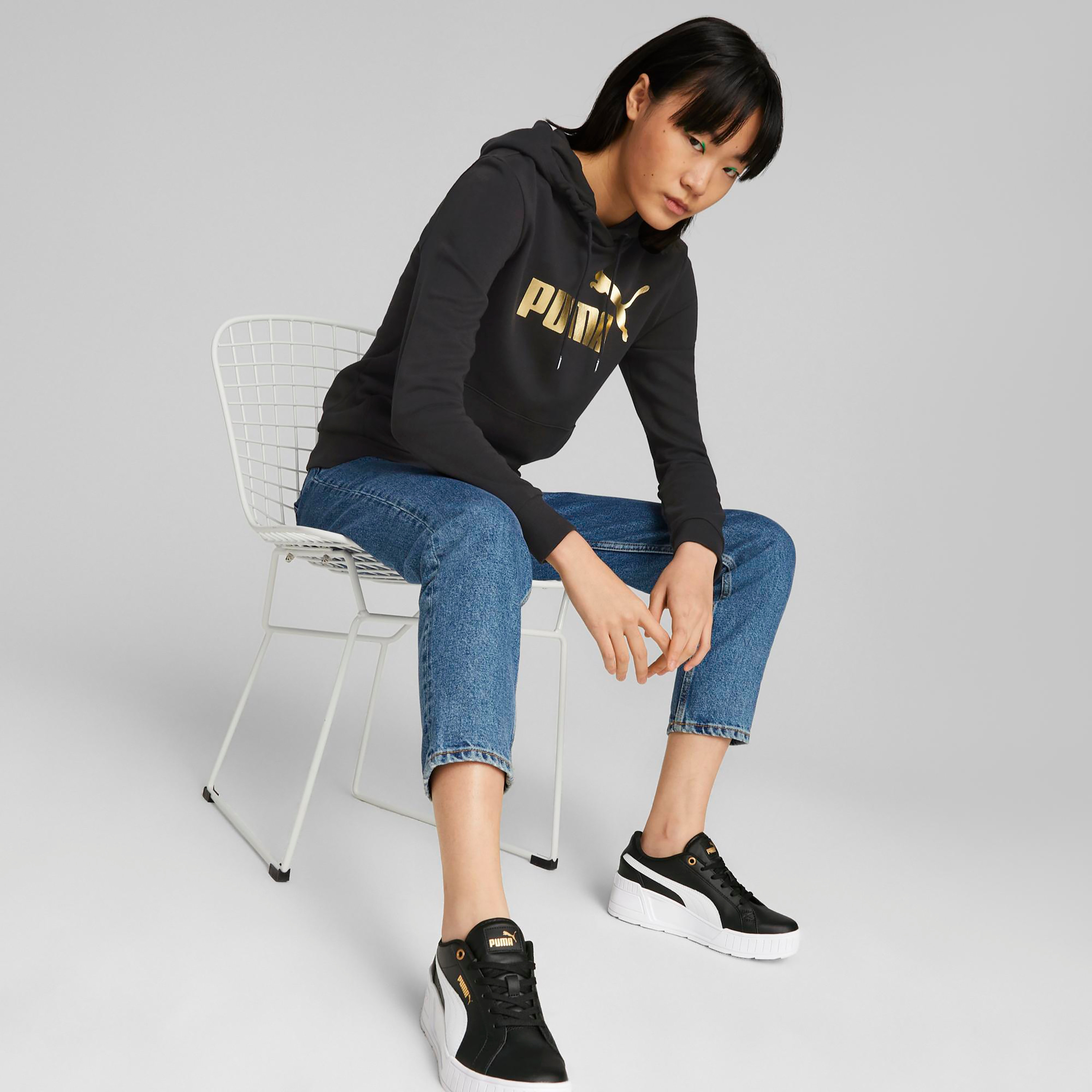 هودي إي اس اس+ للسيدات شعار ميتاليك من بوما 84909601 | OE-sports-women-clothing-hoodiesandsweatshirts-image-2