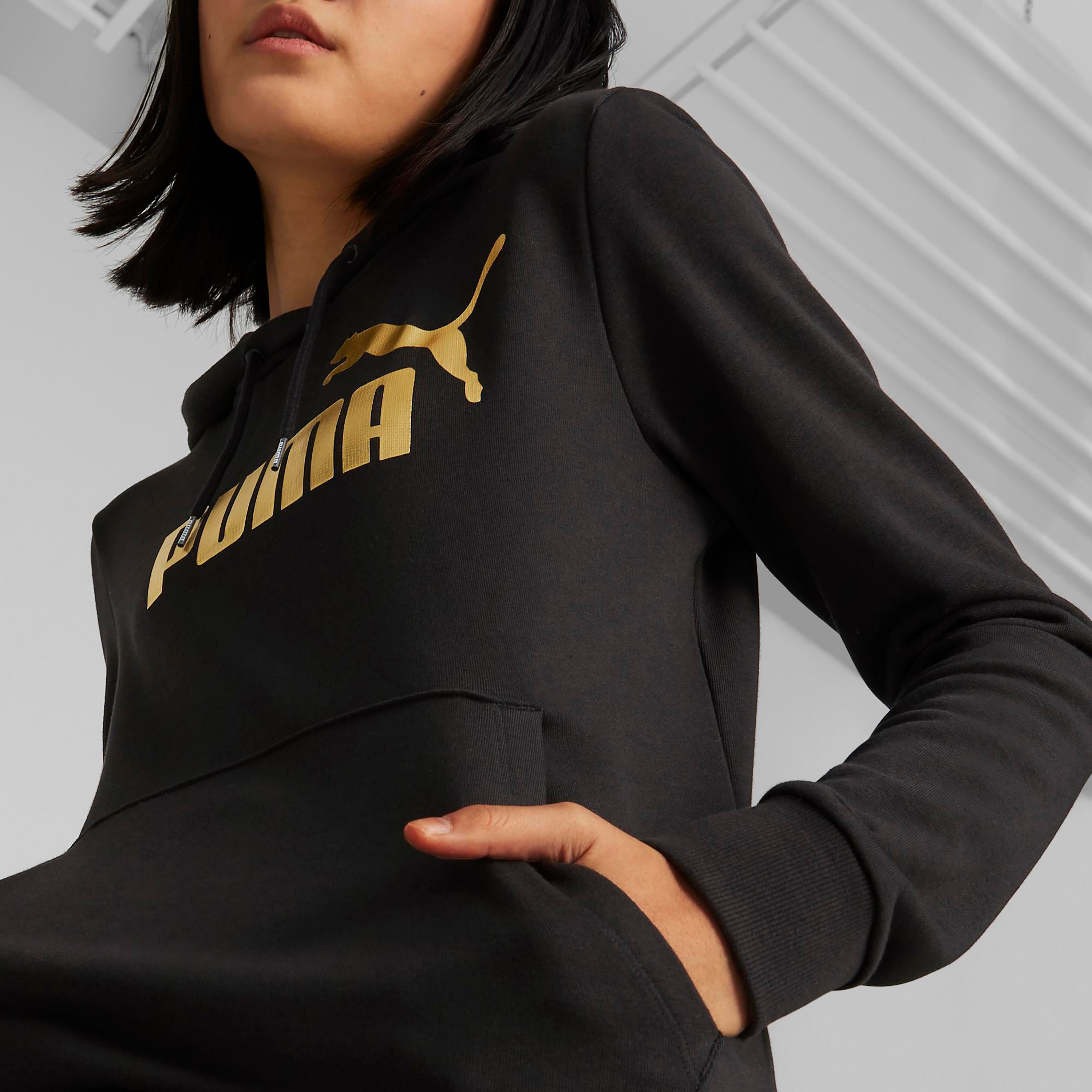 هودي إي اس اس+ للسيدات شعار ميتاليك من بوما 84909601 | OE-sports-women-clothing-hoodiesandsweatshirts-image-3