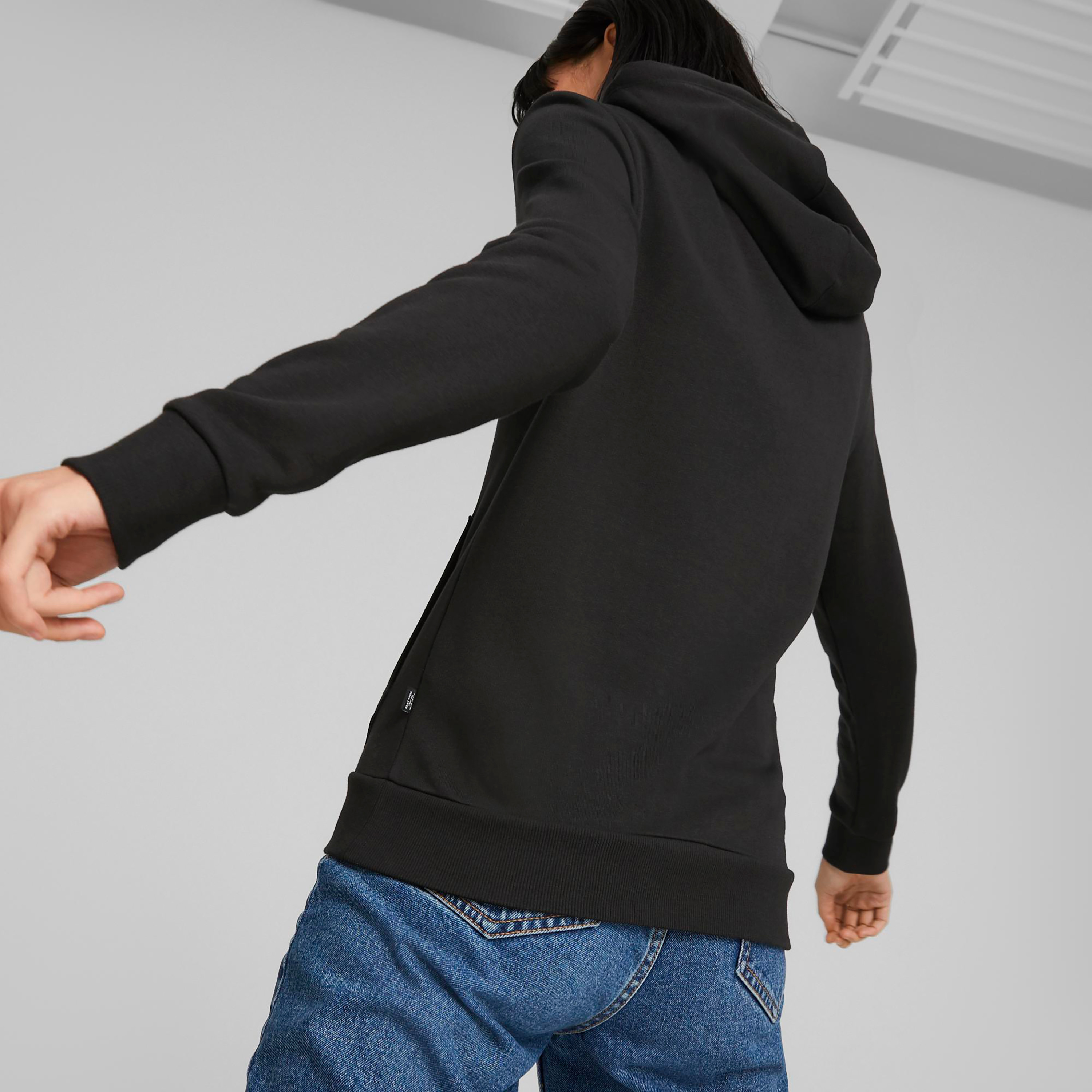هودي إي اس اس+ للسيدات شعار ميتاليك من بوما 84909601 | OE-sports-women-clothing-hoodiesandsweatshirts-image-5