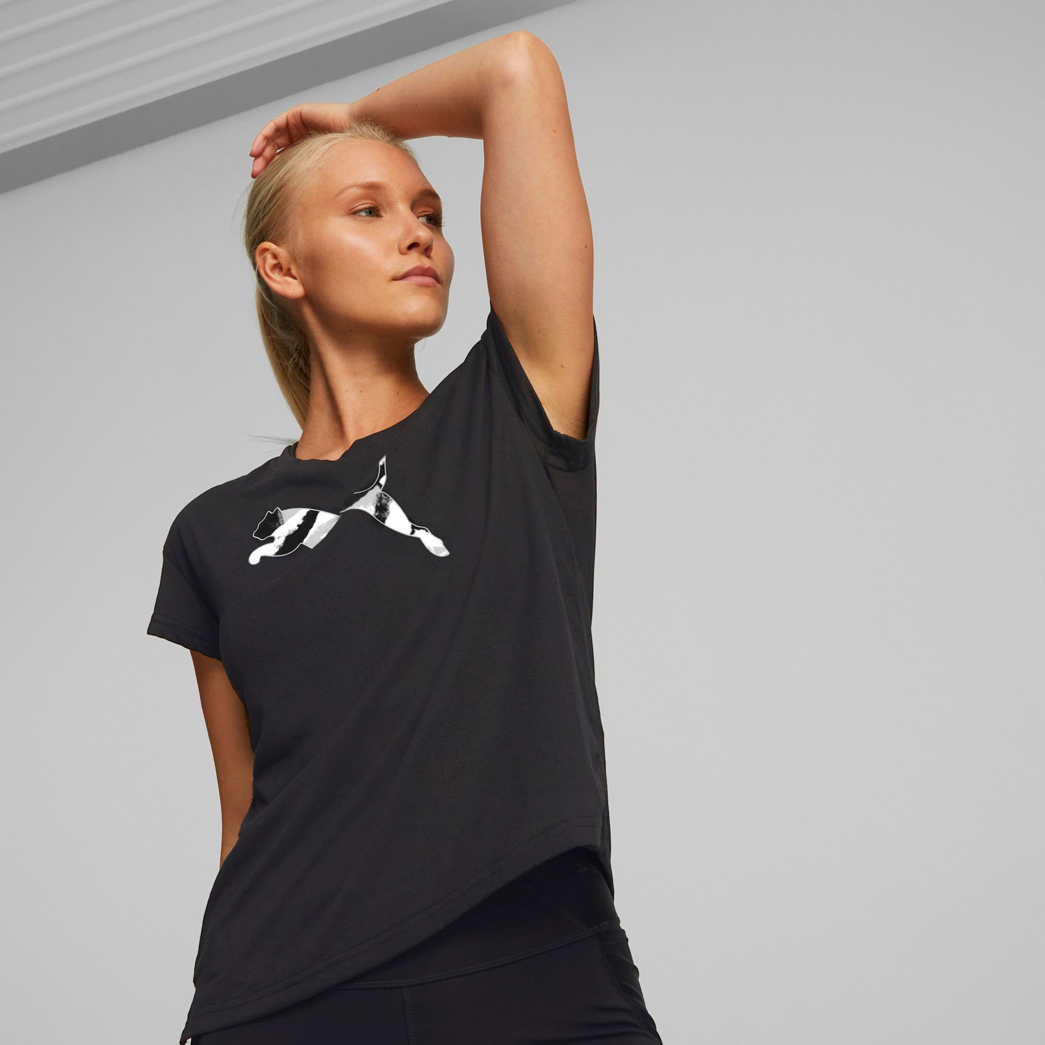 تيشيرت نسائي بشعار من بوما مودرن سبورتس-sports-women-clothing-tshirtsandvests-image-1