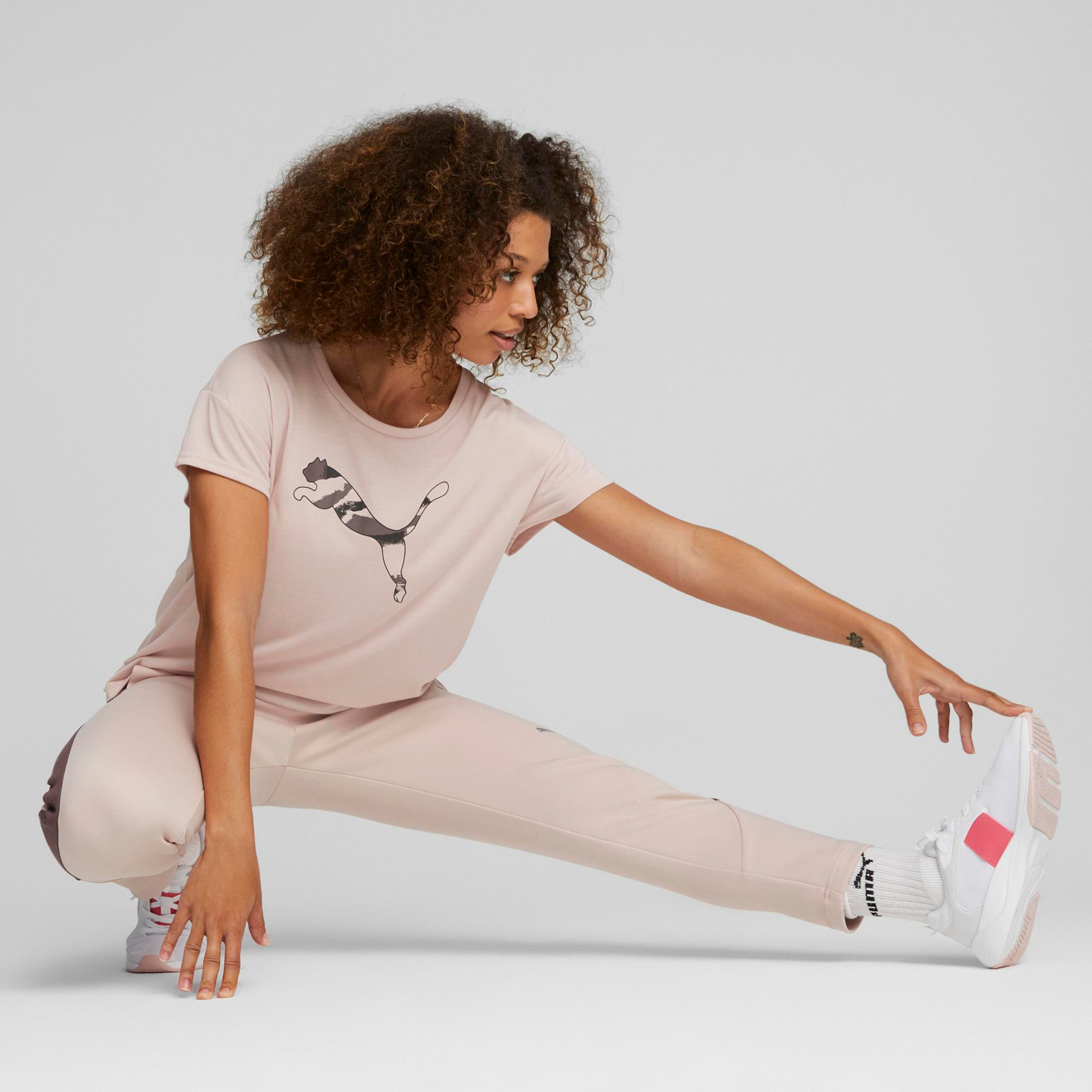 تيشيرت نسائي بشعار من بوما مودرن سبورتس-sports-women-clothing-tshirtsandvests-image-19